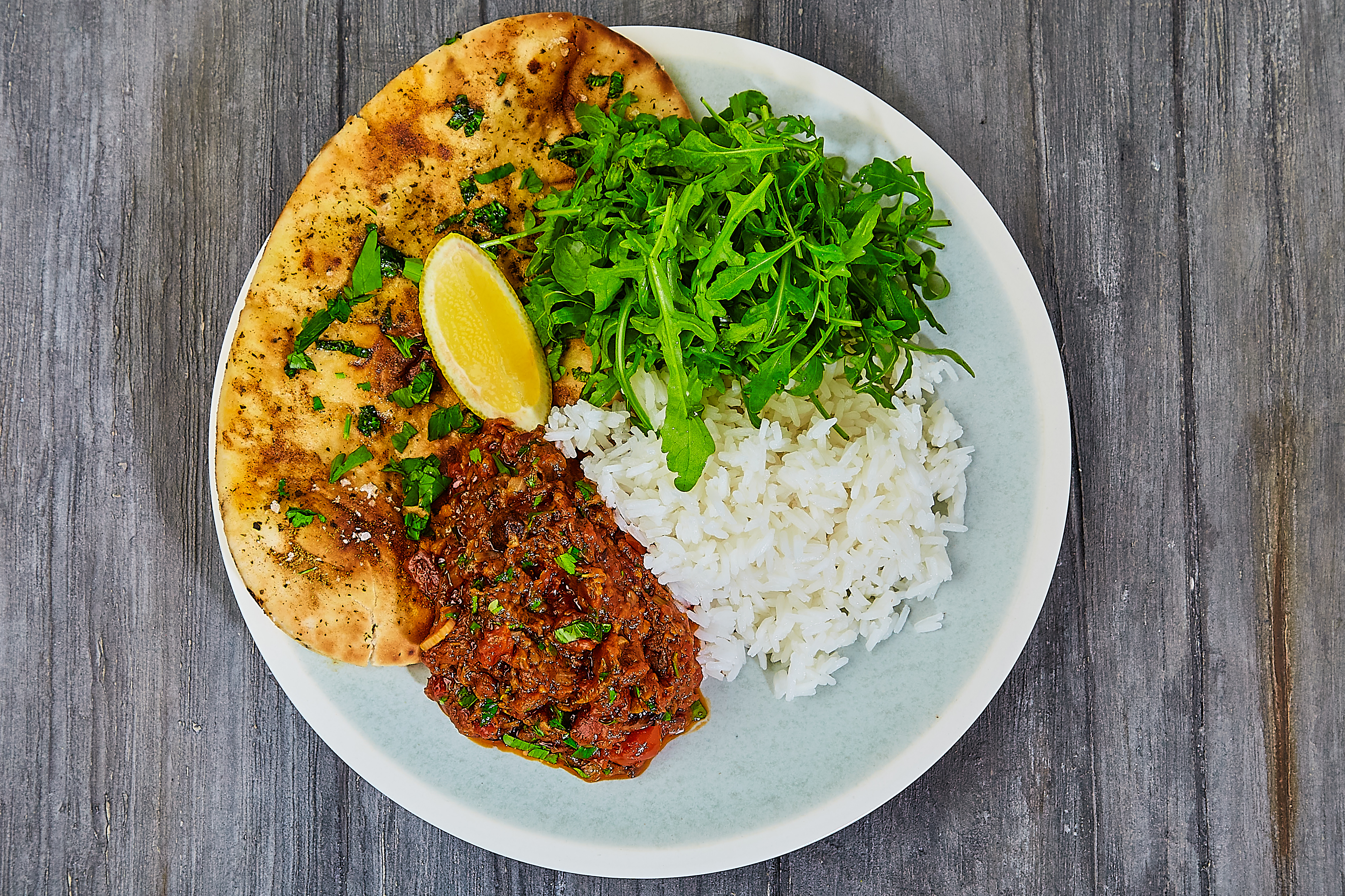 Marokkansk Zaalouk med fladbrød og rucola