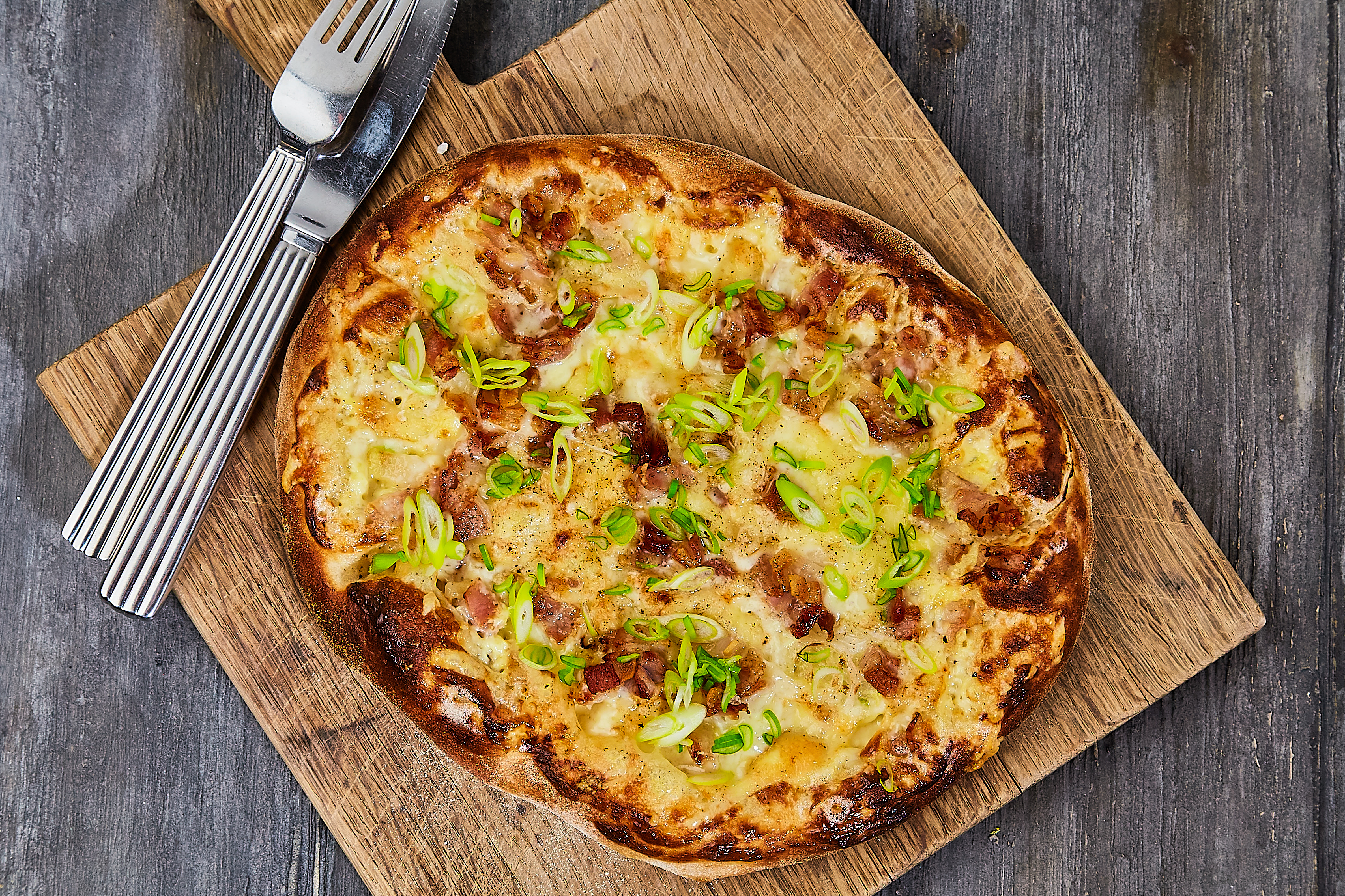 Flàmmenküeche med bacon