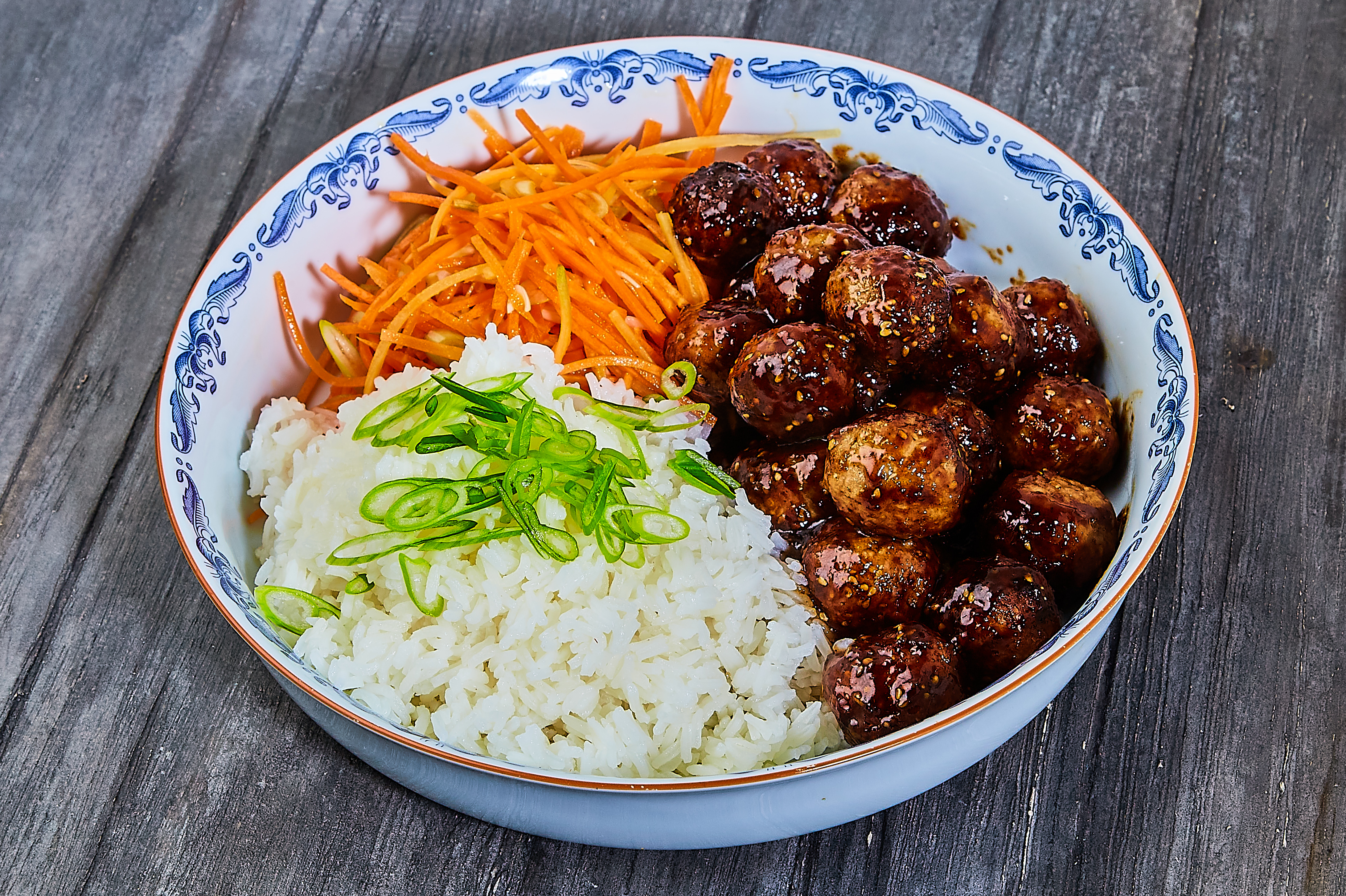 Four-Joy kinesiske kødboller med sesam og ris