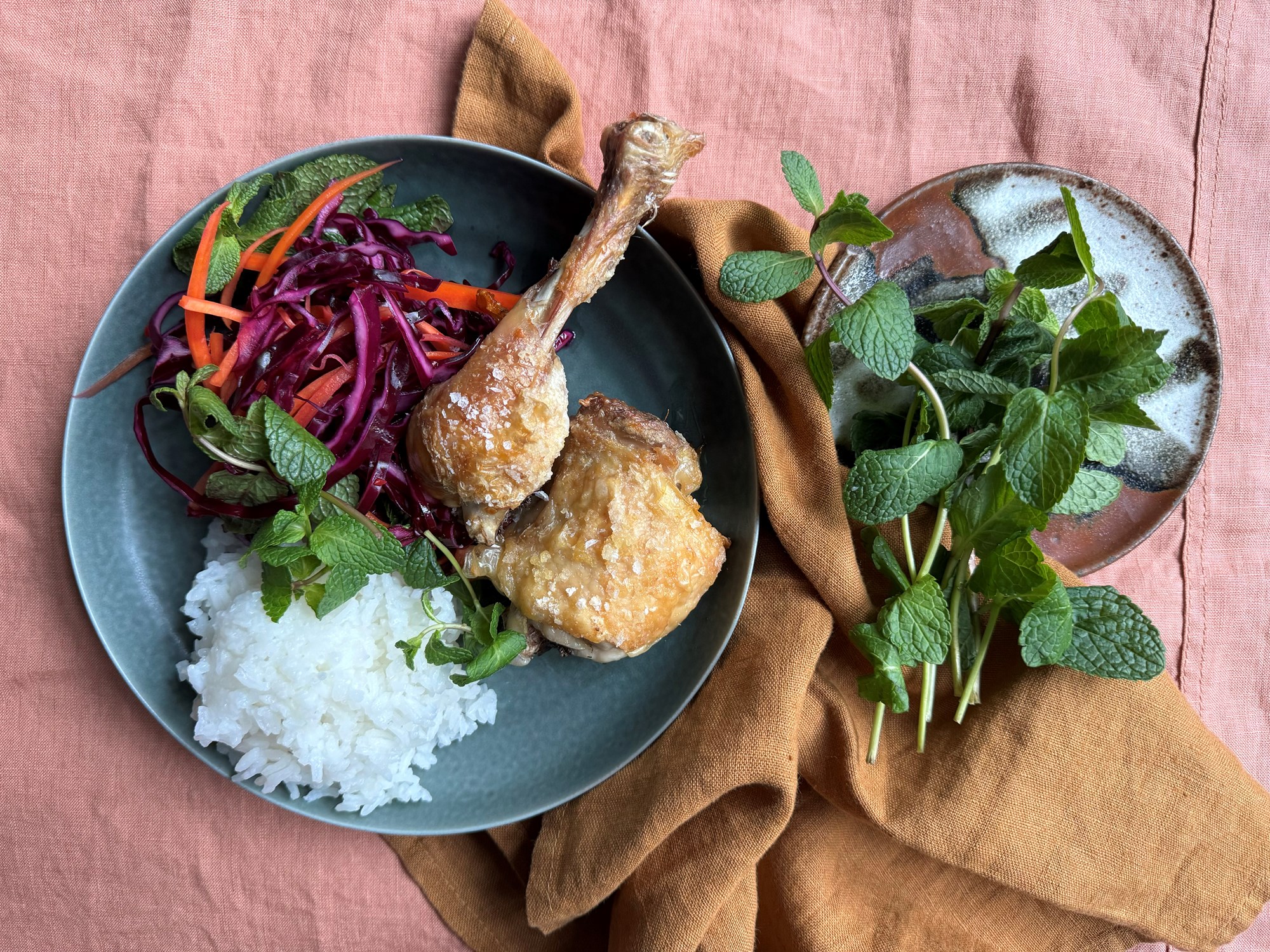 Kyllingelår med asianslaw og ris