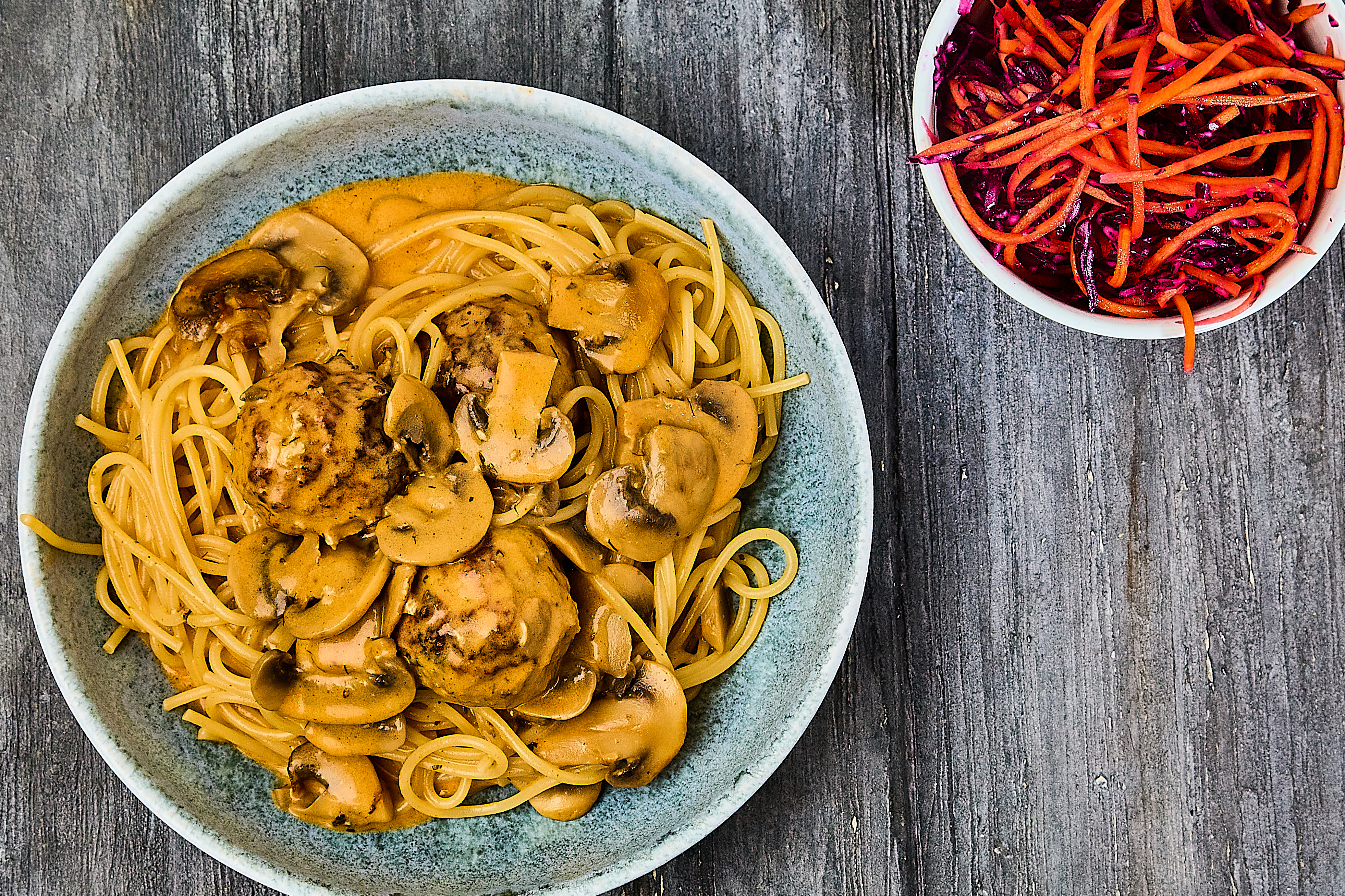 Ungarske kødboller i paprikasovs med champignons
