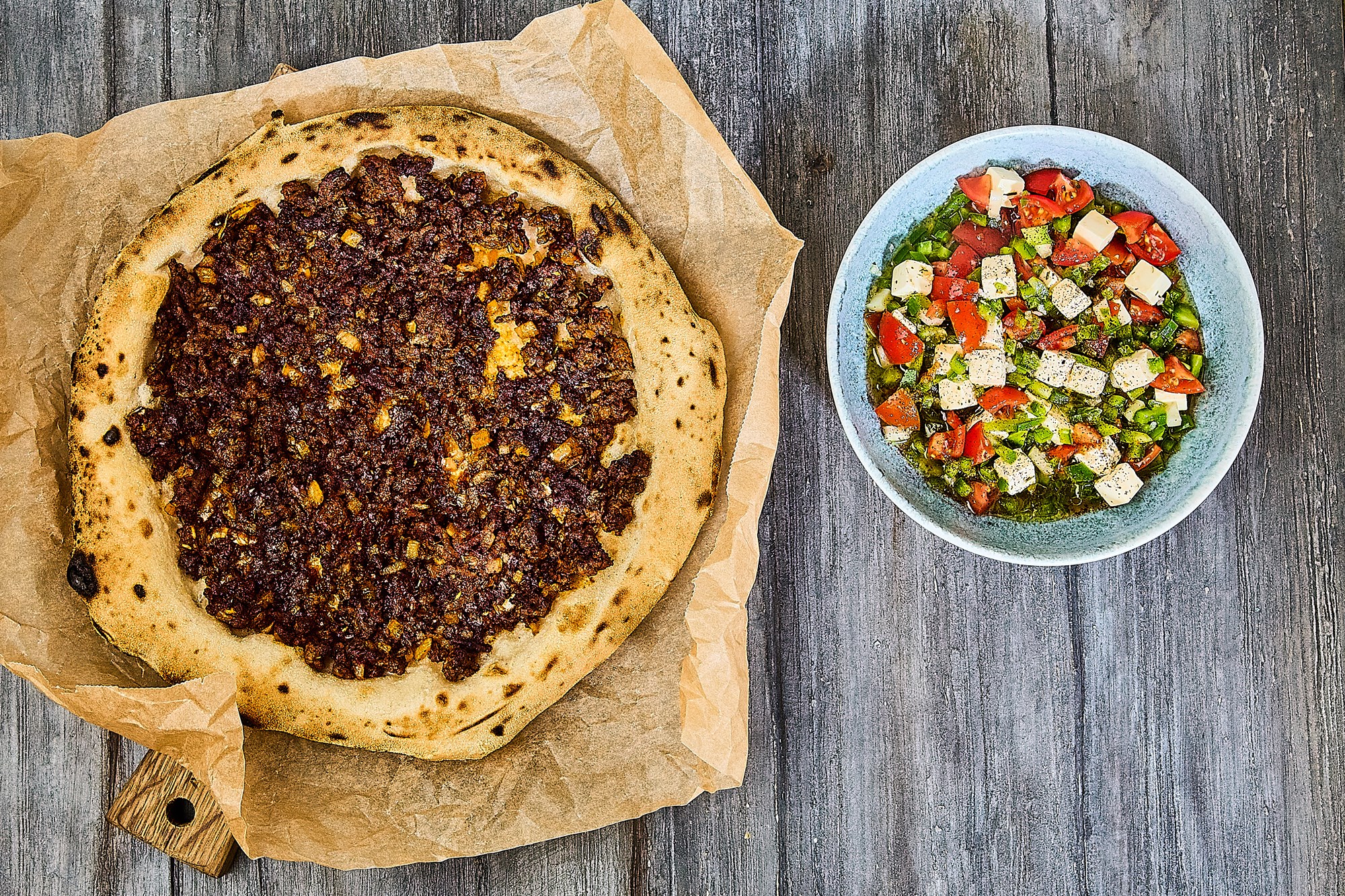 Tyrkisk pizza "Lahmacun" med ezme salat