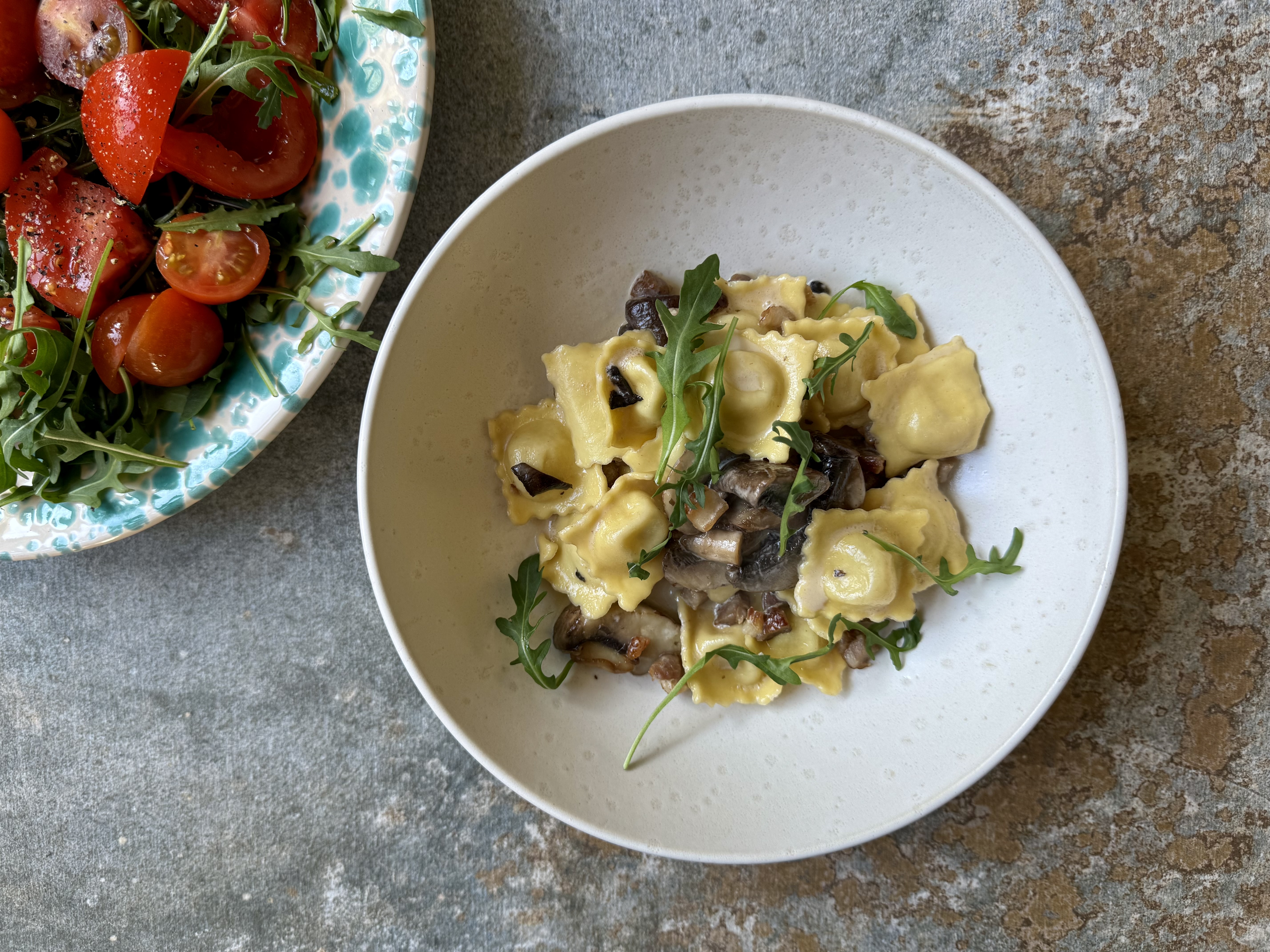 Ravioli og cremet svampesauce med bacon