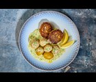 Fiskefrikadeller med persillesovs