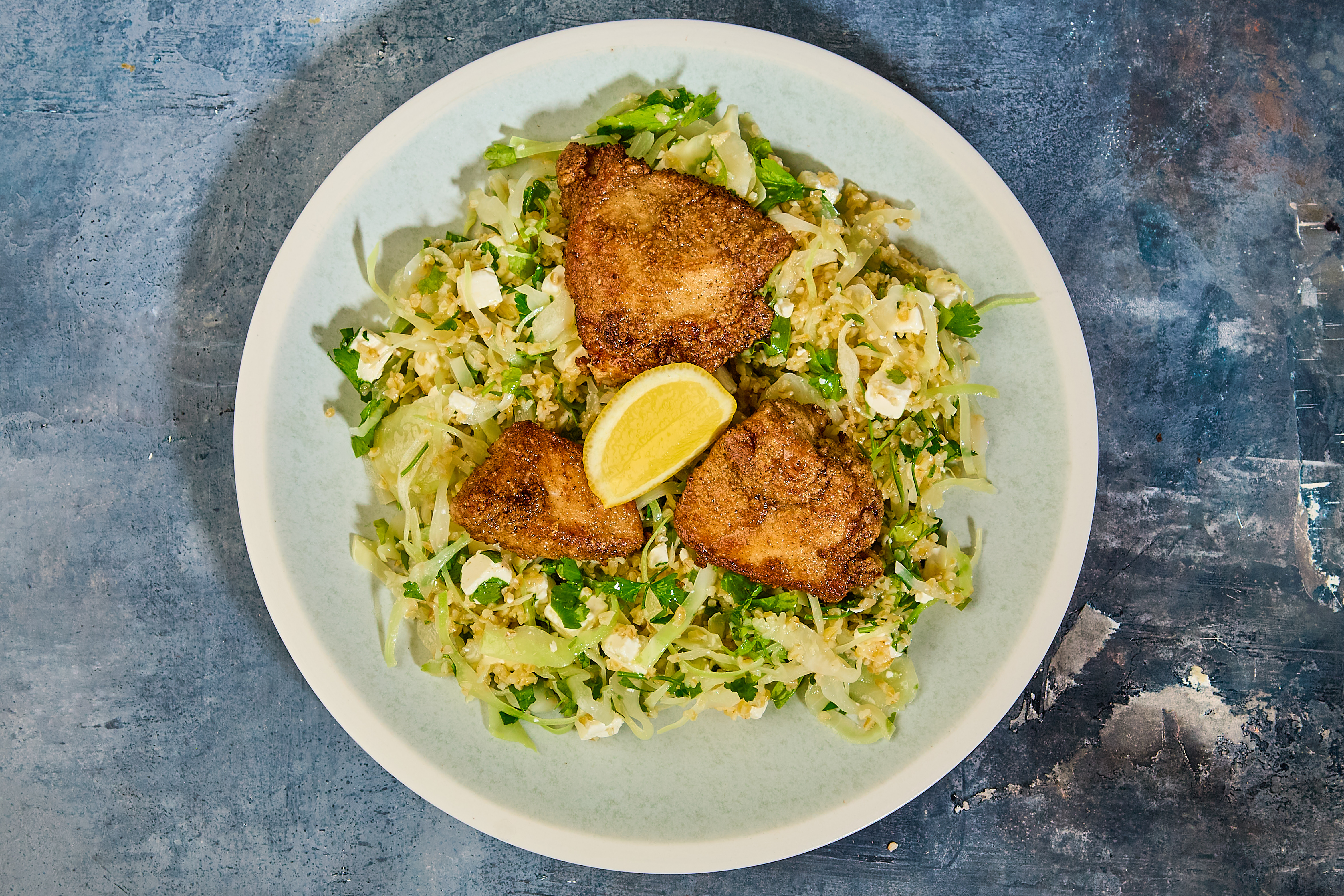 Stegt kuller med hvidkålstabbouleh med salatost, persille og citron