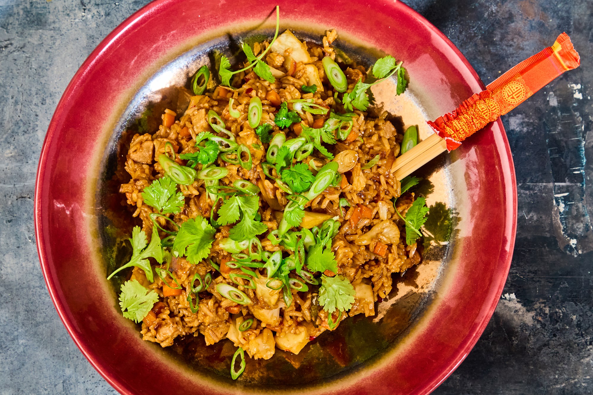 Kinesisk fryed rice med æg og gris