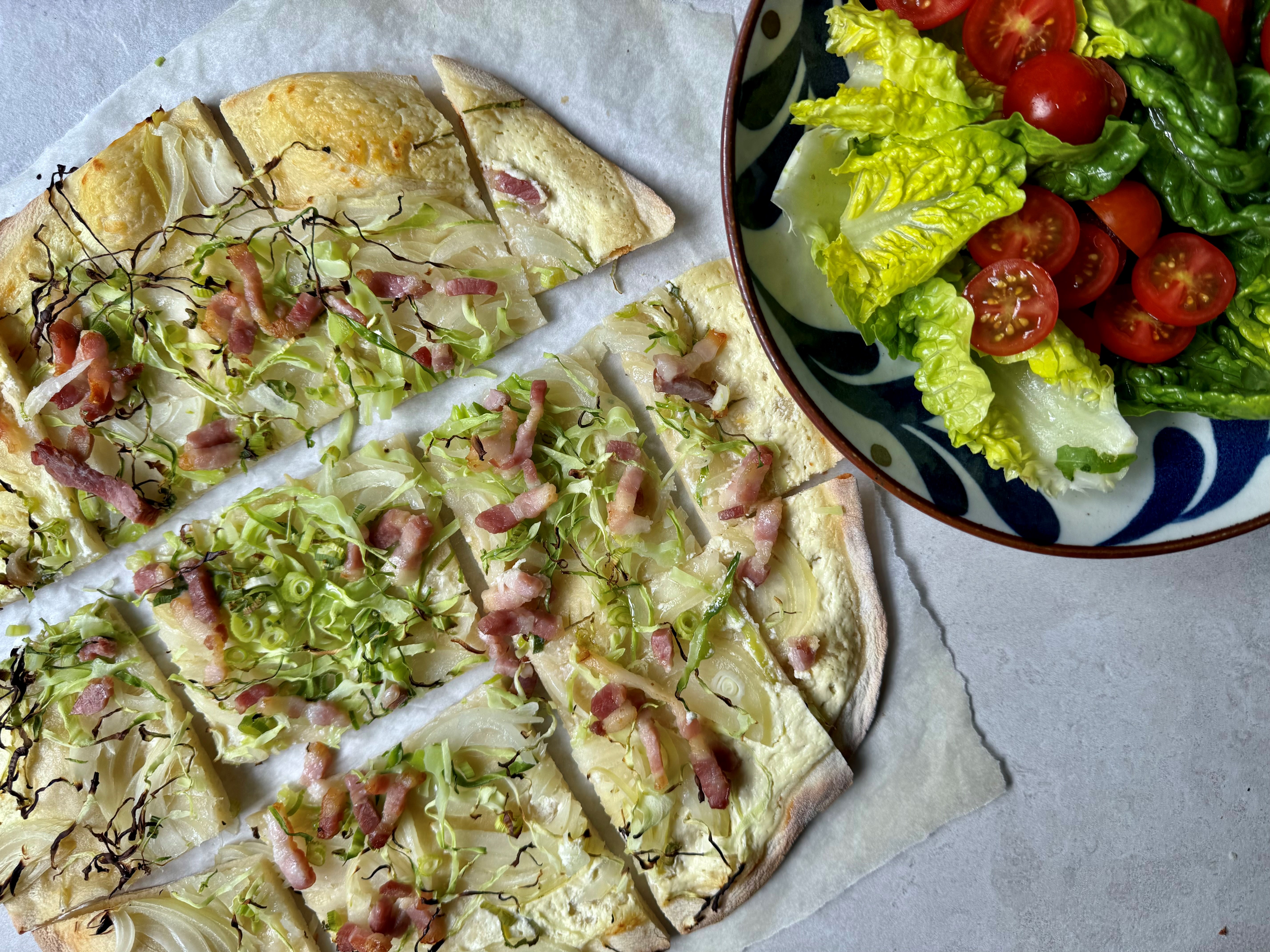 Flammenkuchen de luxe - Opskrift fra Skagenfood.dk