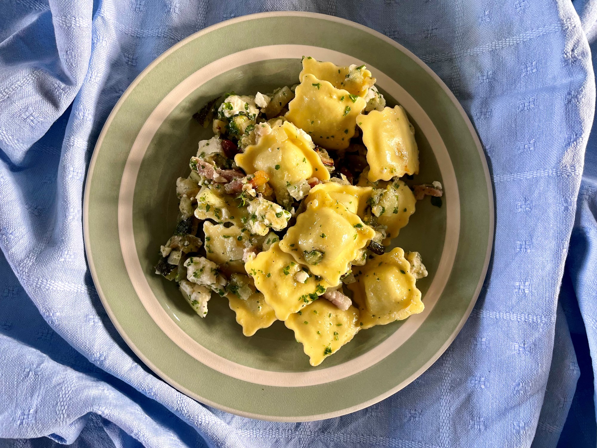 Røget mørbrad i ravioli med kota, spinat og squash