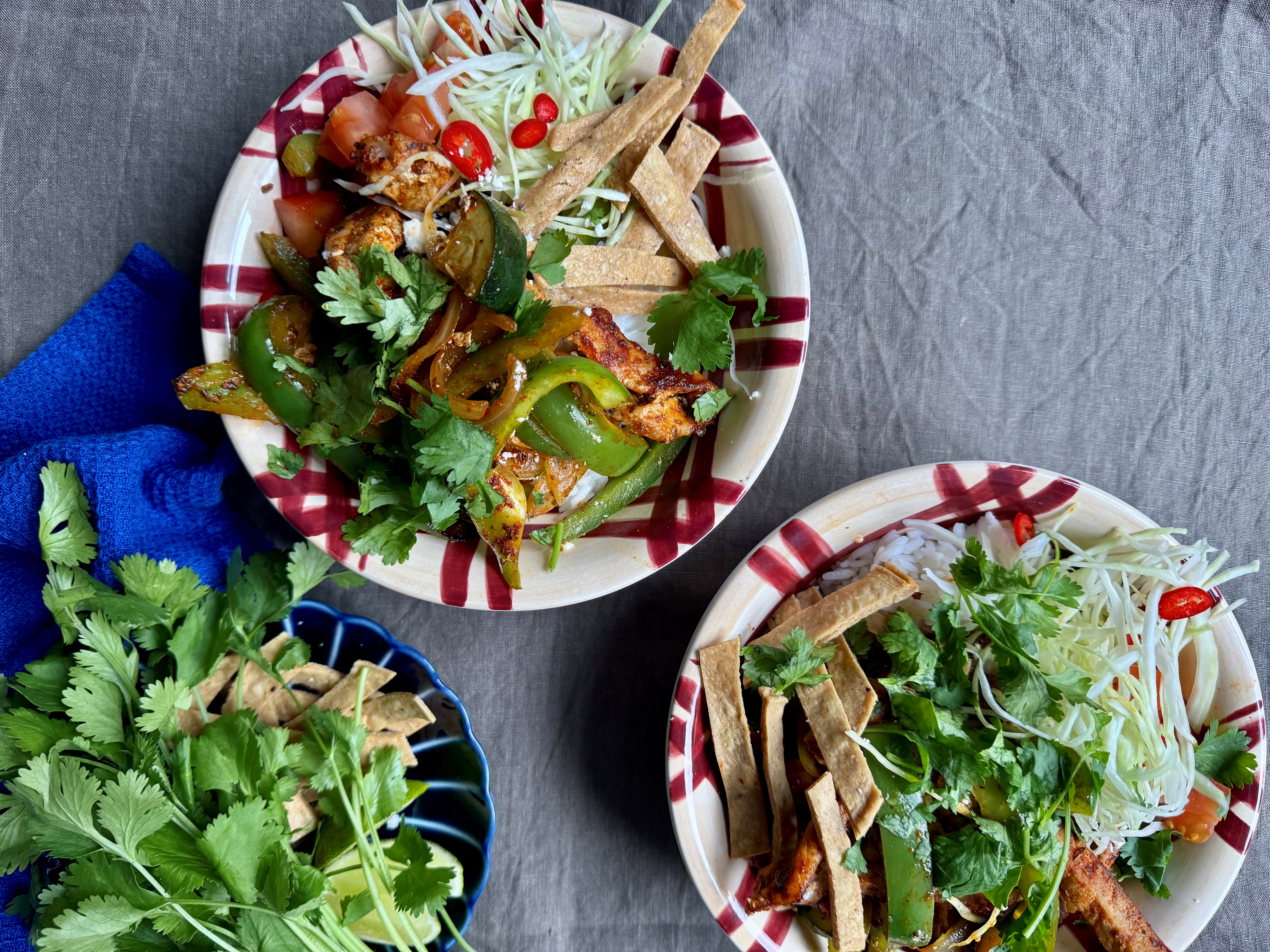 Tex-mex bowl med fajita-gris og tortillachips - Opskrift fra Skagenfood.dk