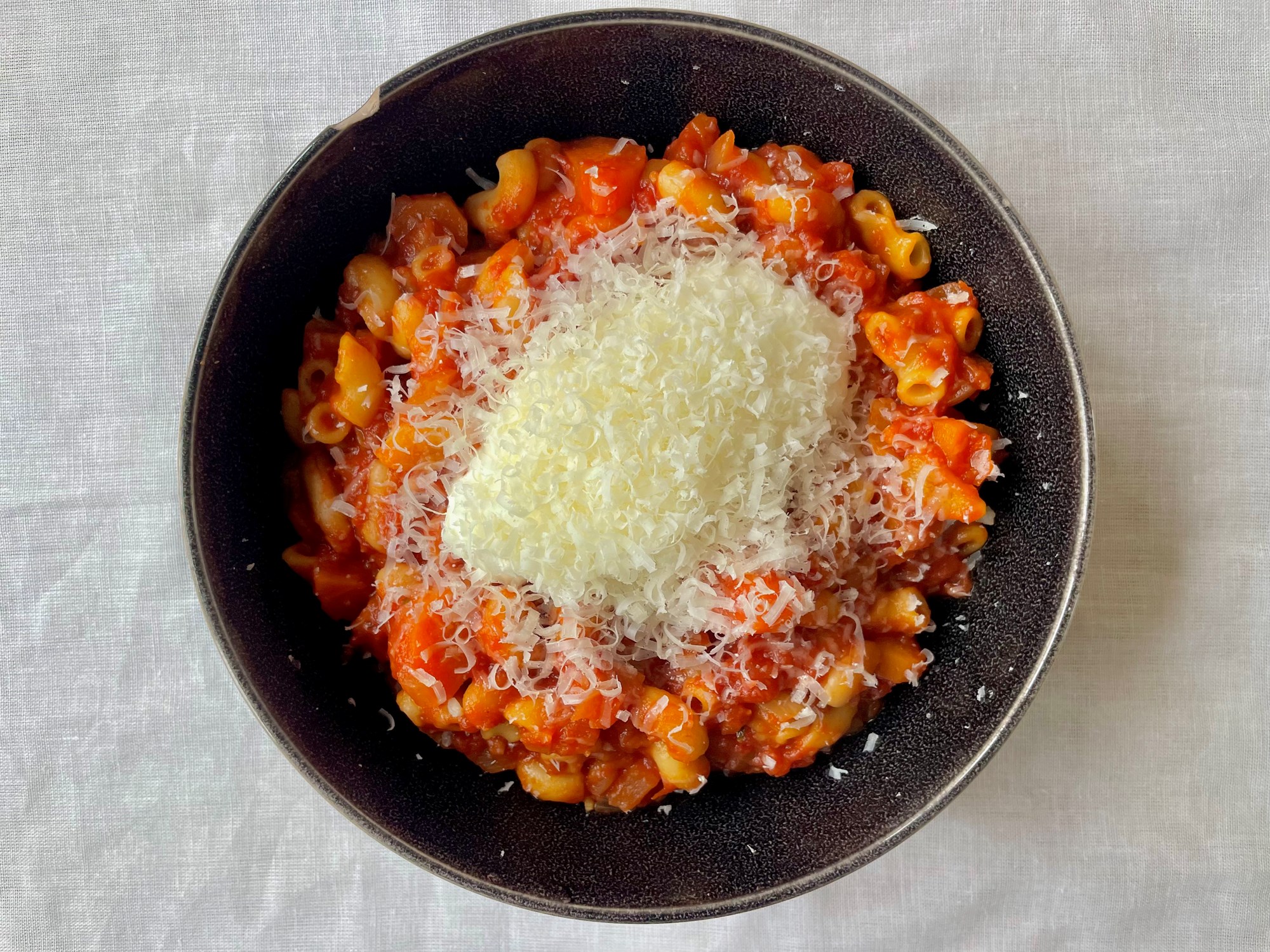 Minestronesuppe med creme fraiche, laurbærblade og parmesan