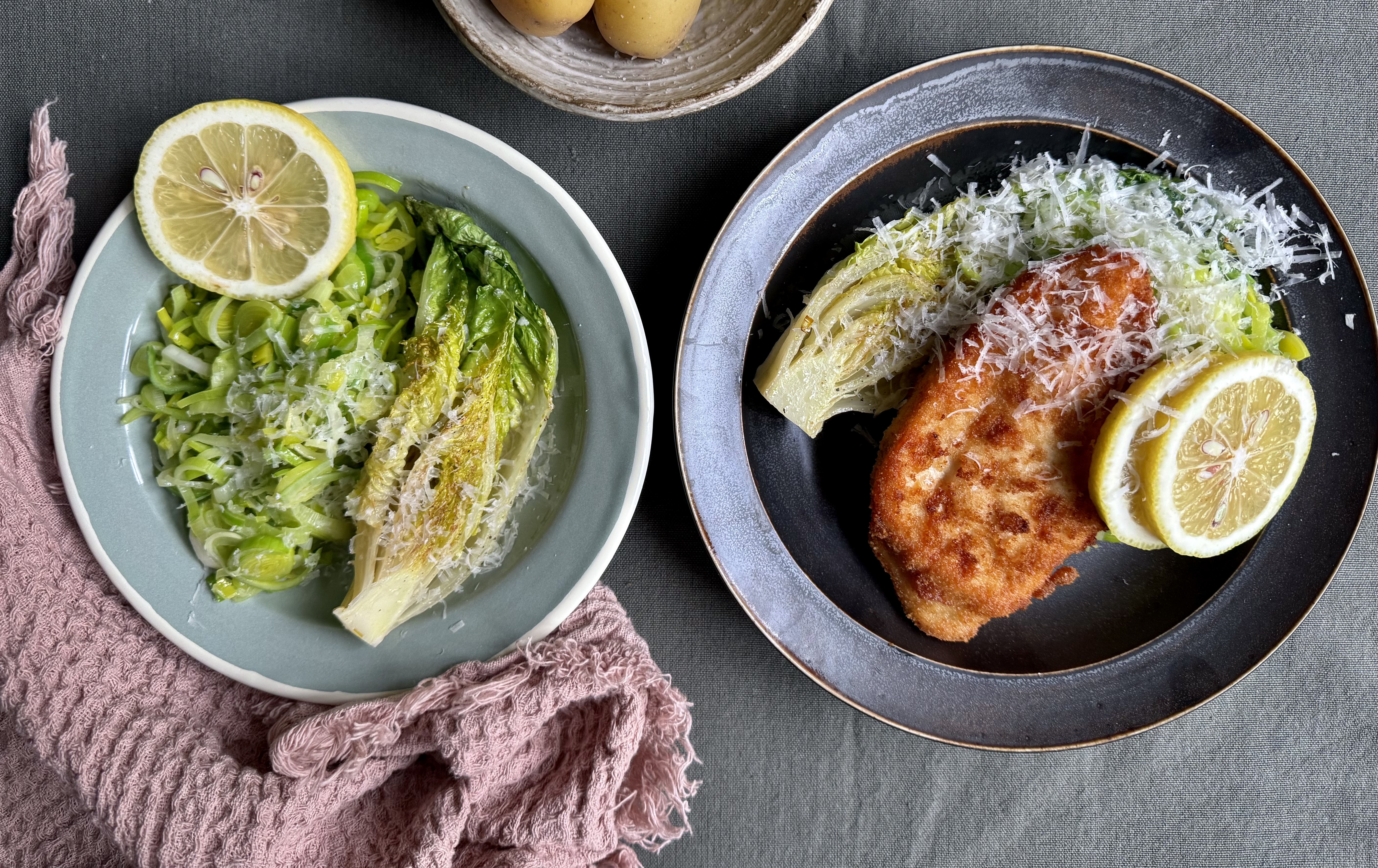 Sprød kylling med kartofler og lun hjertesalat med citron og parmesan