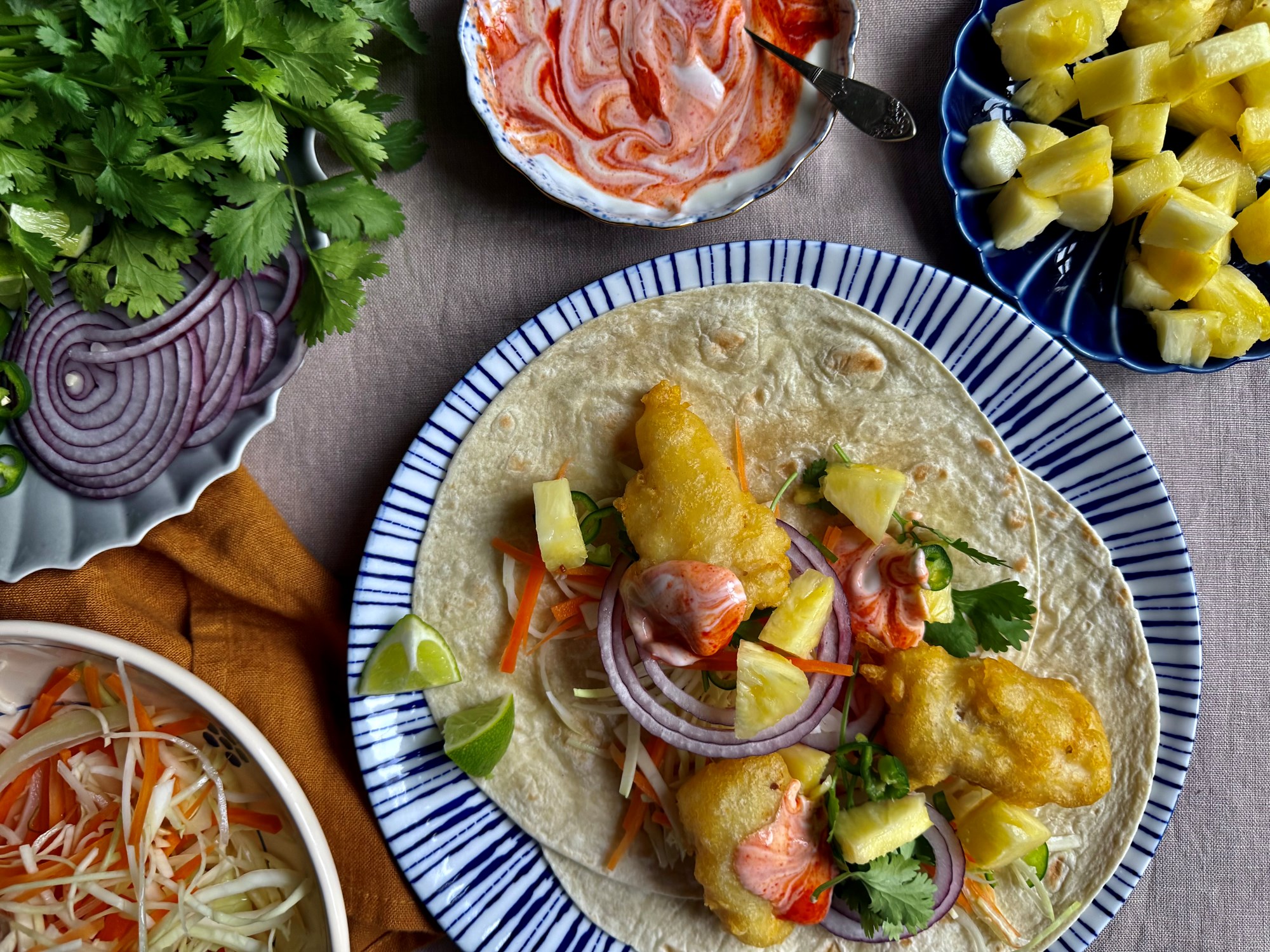 Fish tacos - california style med ananas og syrlig kålsalat