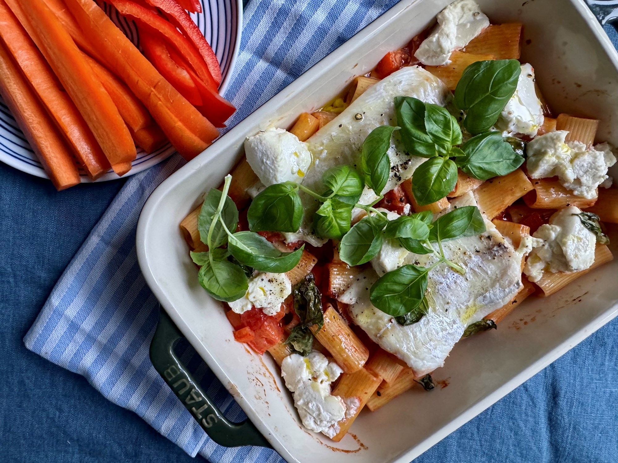 Bagt kuller og pasta i tomatsauce med ricotta