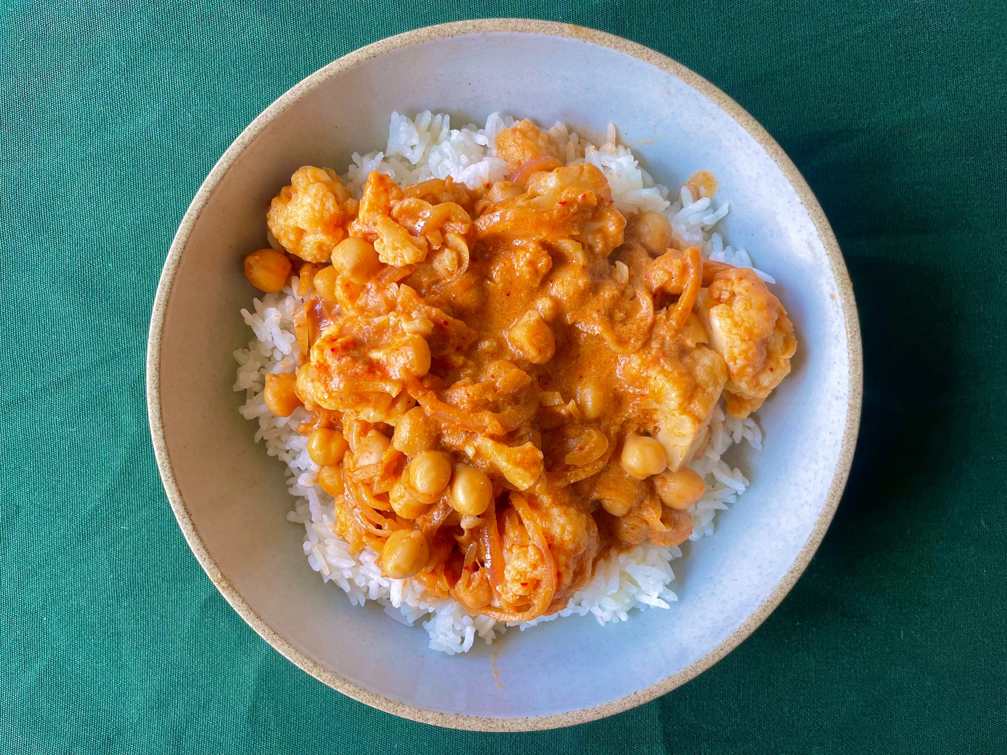 Tikka masala med kikærter, blomkål og basmatiris