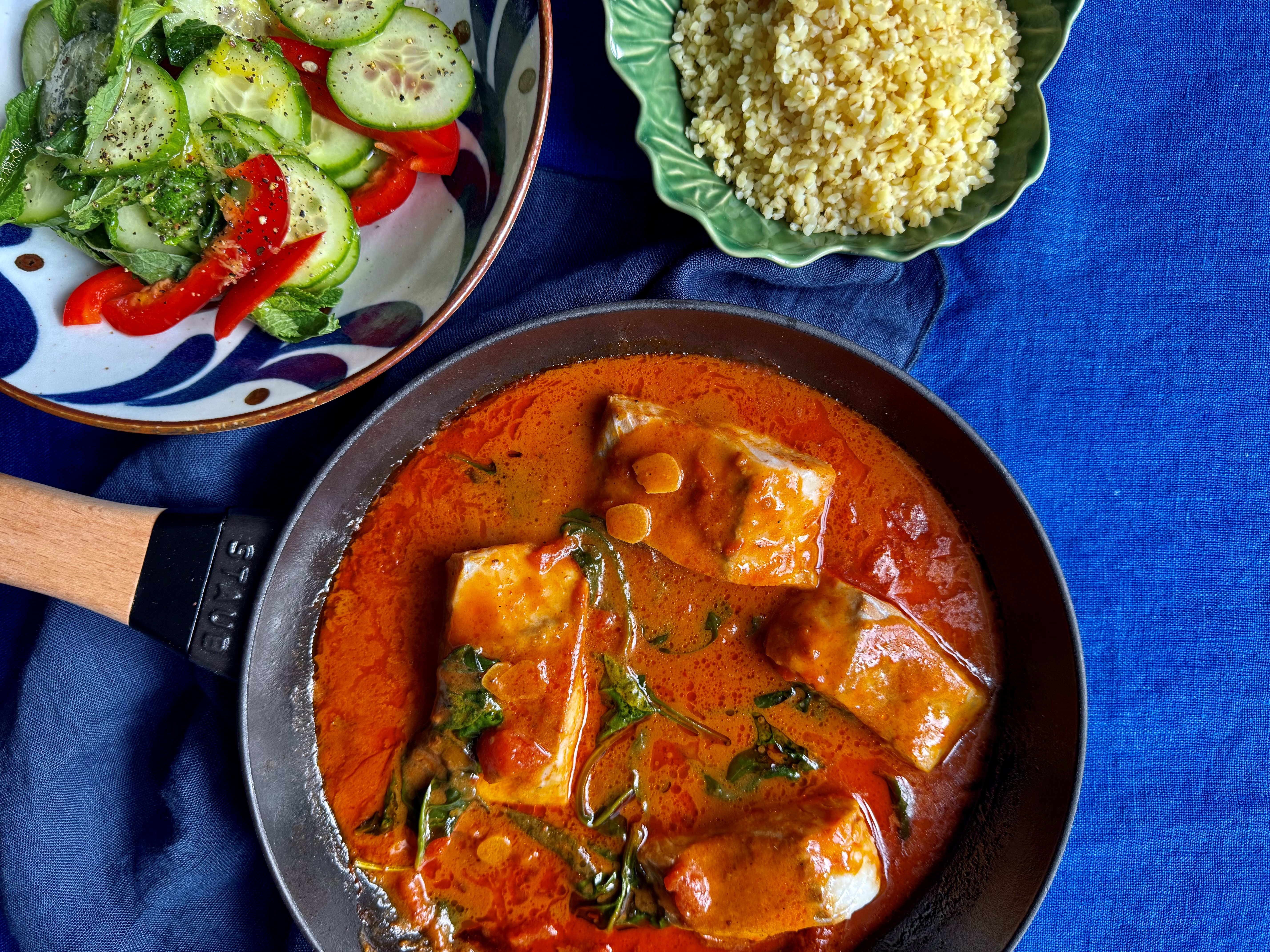 Kulmule i tandoori og kokos med spinat og sprød salat med mynte ...