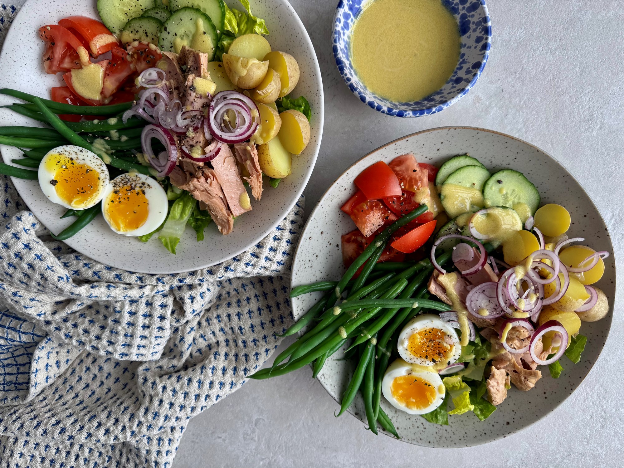 Salat a la nicoise med grønne bønner, æg og tun