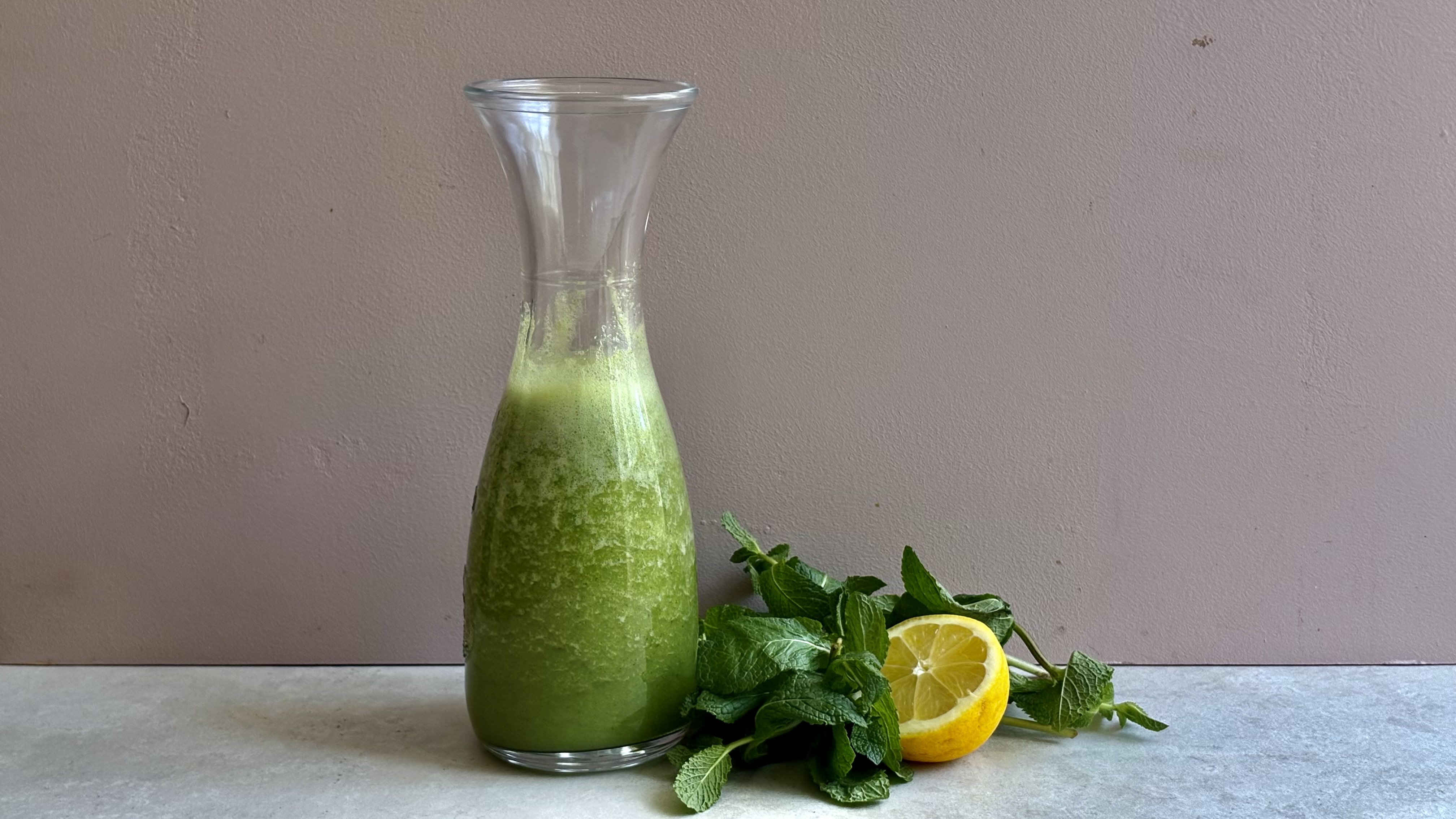 Minty Cuke - Smoothie med ananas, agurk og mynte