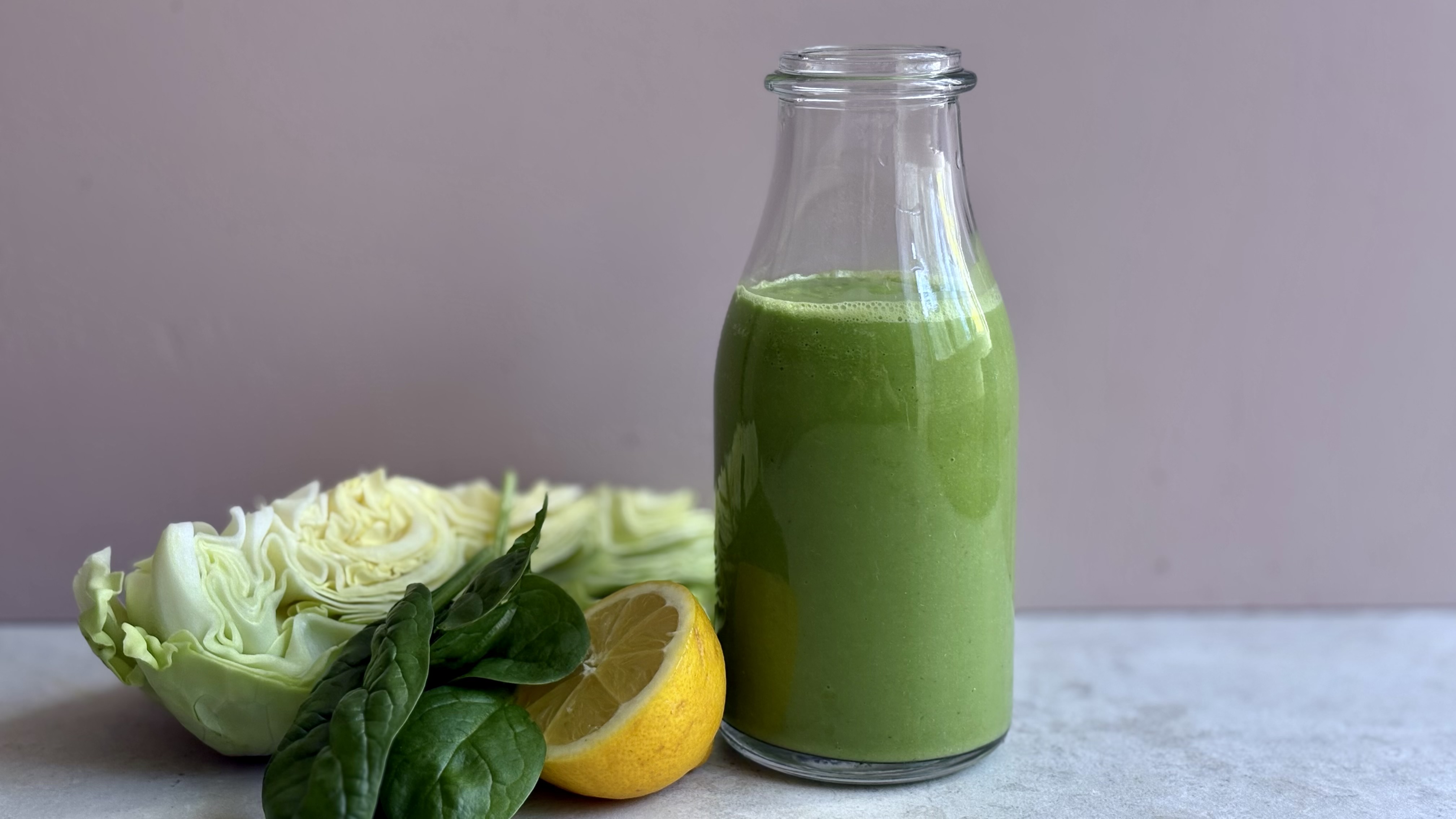 Creamy Greenie - med avocado, spinat og spidskål