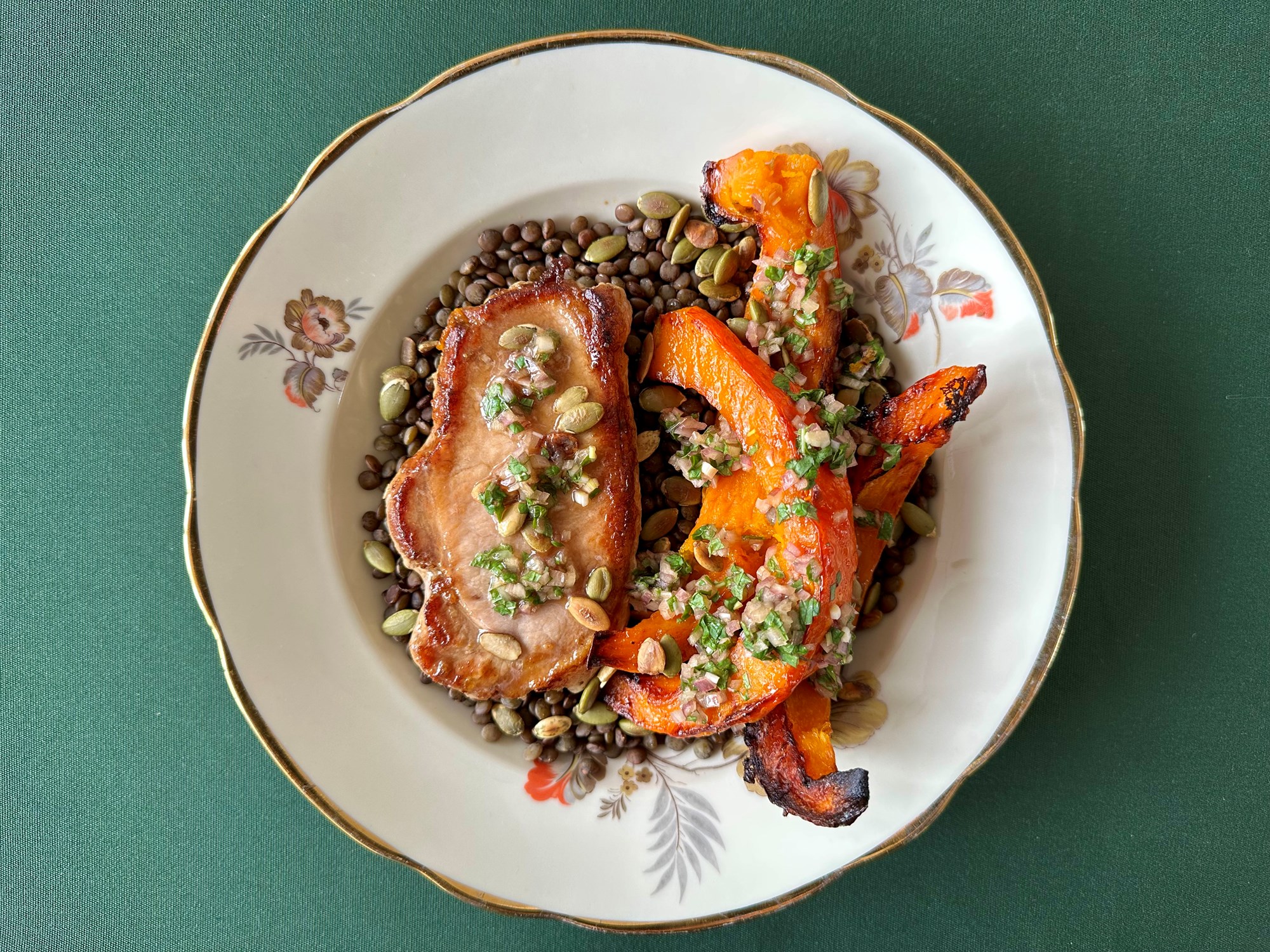 Svinekotelet med bagt butternut og ponzusauce