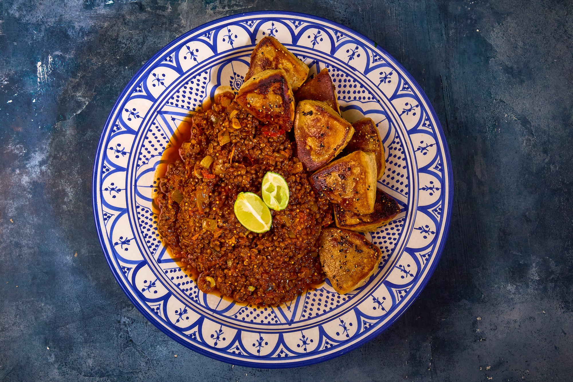 Pakistanske paratha med spicy daal