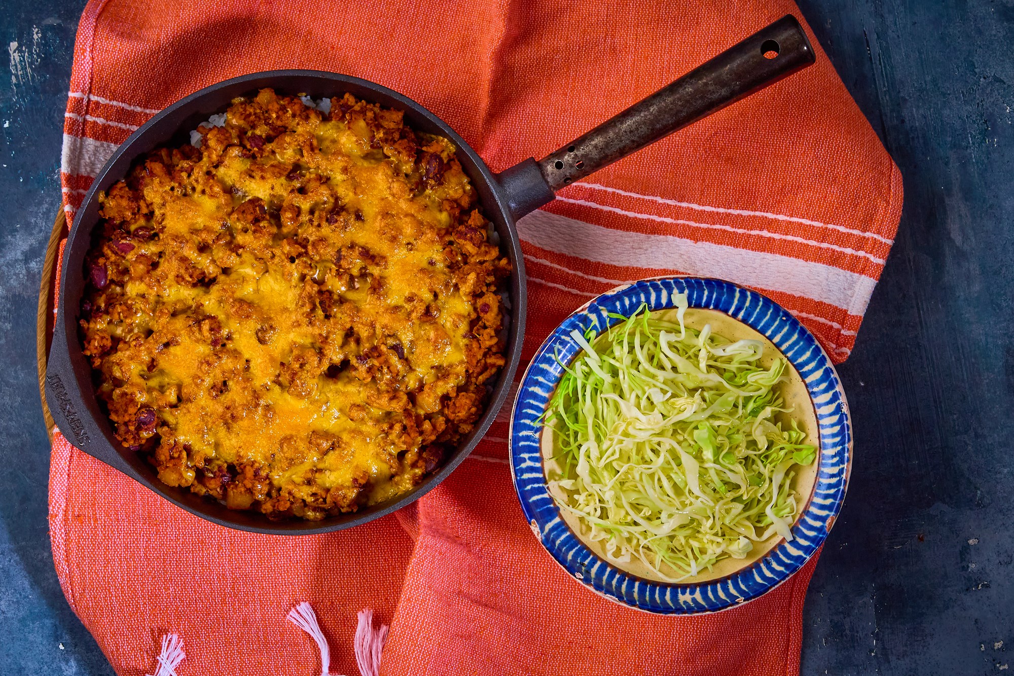 Mexicansk gris "Al pastor" med kål, bønner, ananas og ris