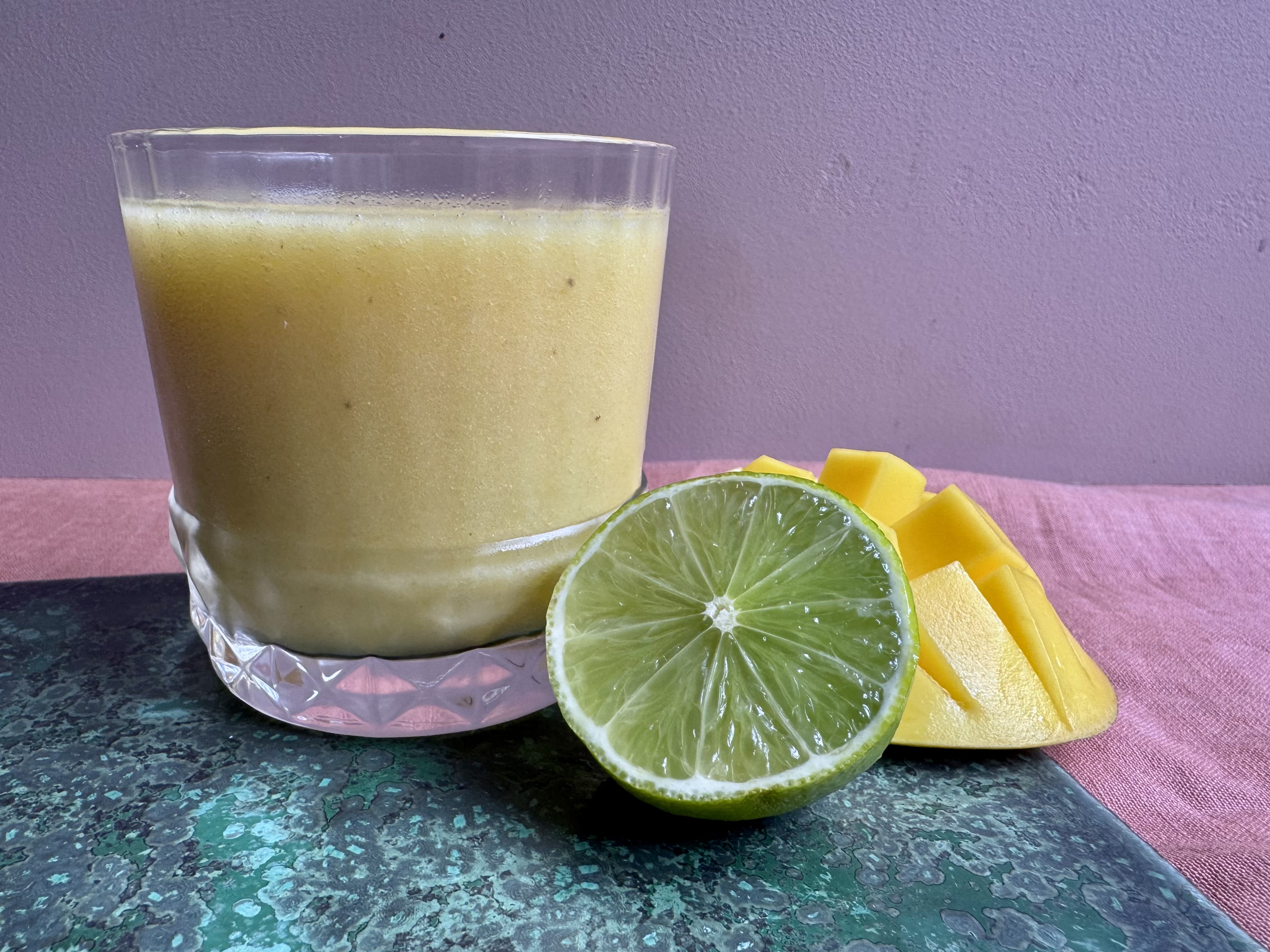 Monky Mango - mango, banan og ananas