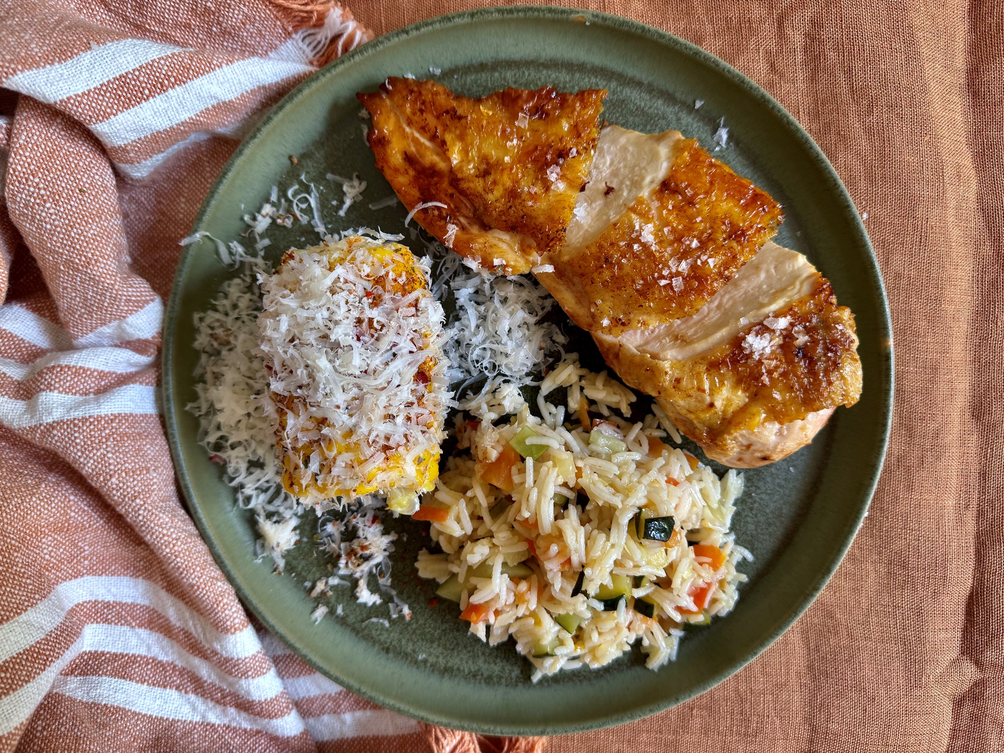 Skindstegt kylling med snaskede ris og mexi-style elotes