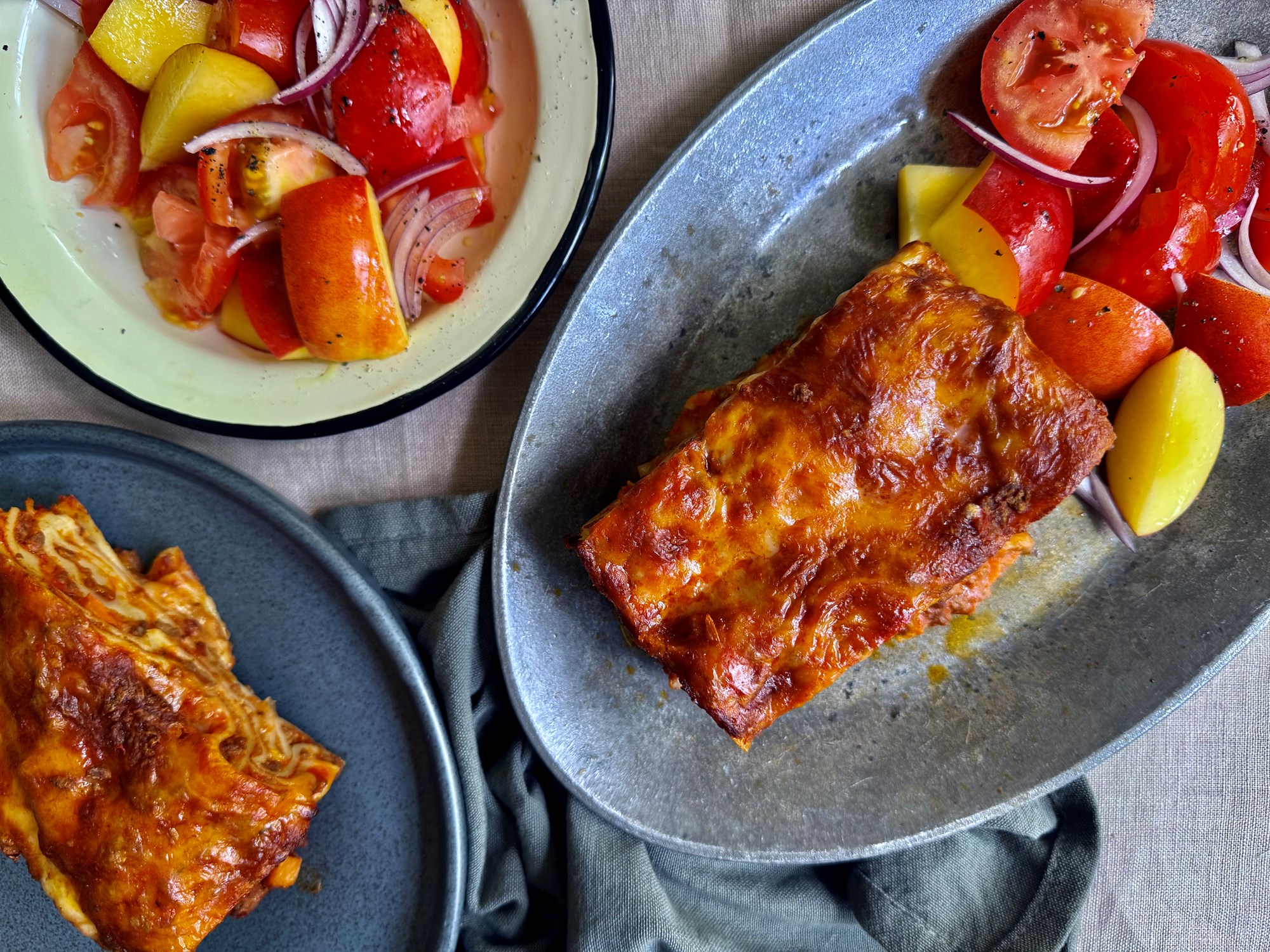 HEAT - lasagne og tomatsalat med nektariner