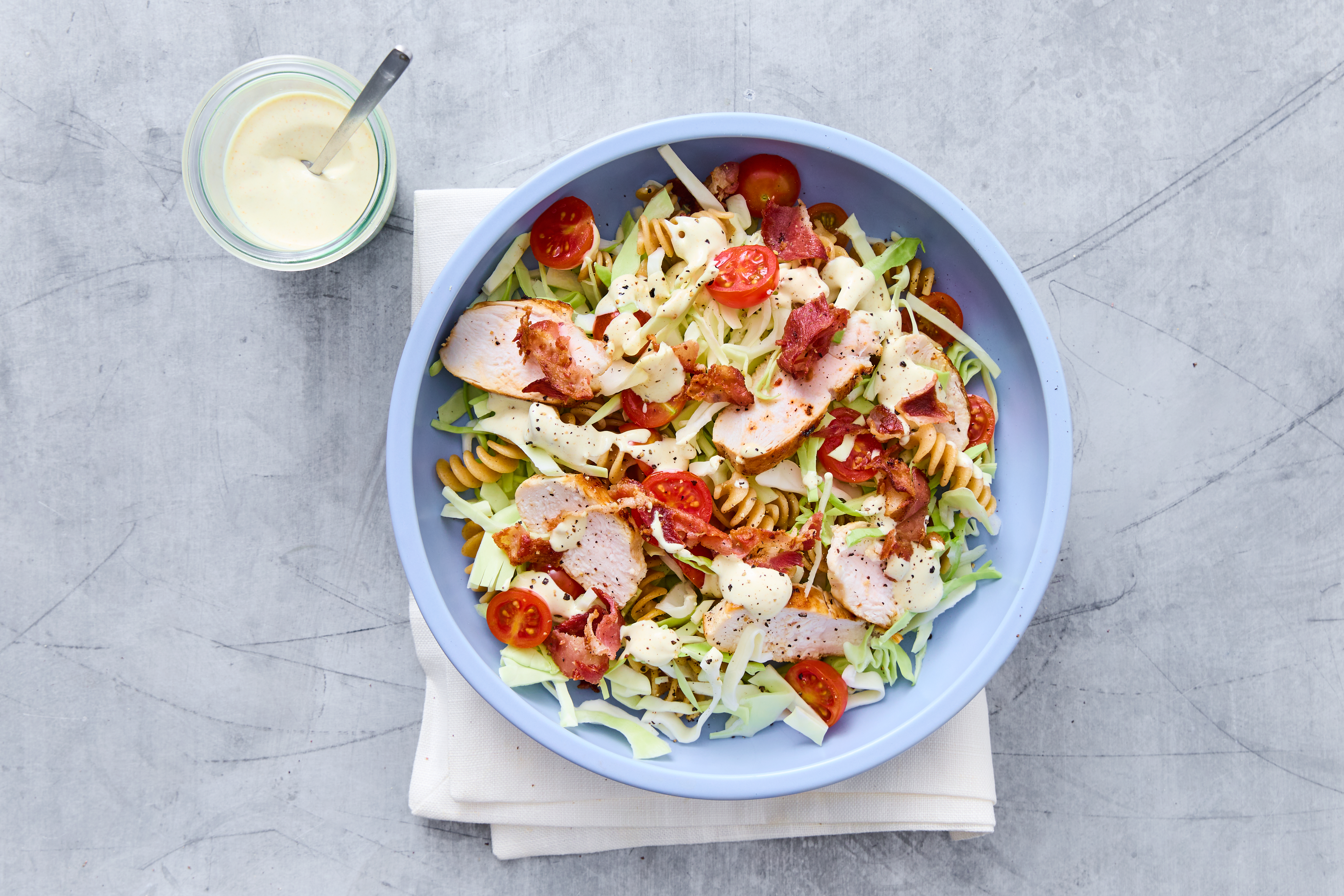 Pastasalat med kylling og bacon - søndag uge 1