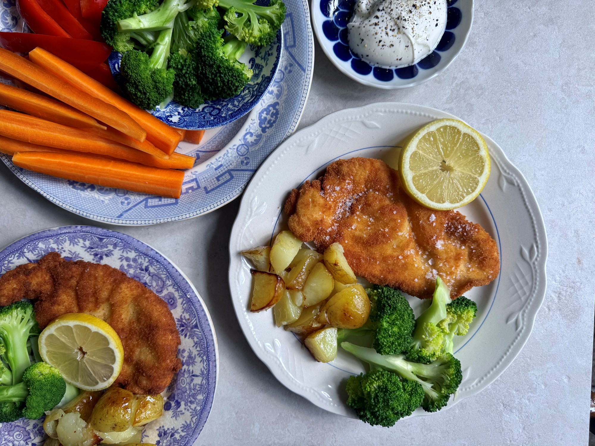 Kylling milanese (sprød kylling) med ovnkartofler og dampet broccoli