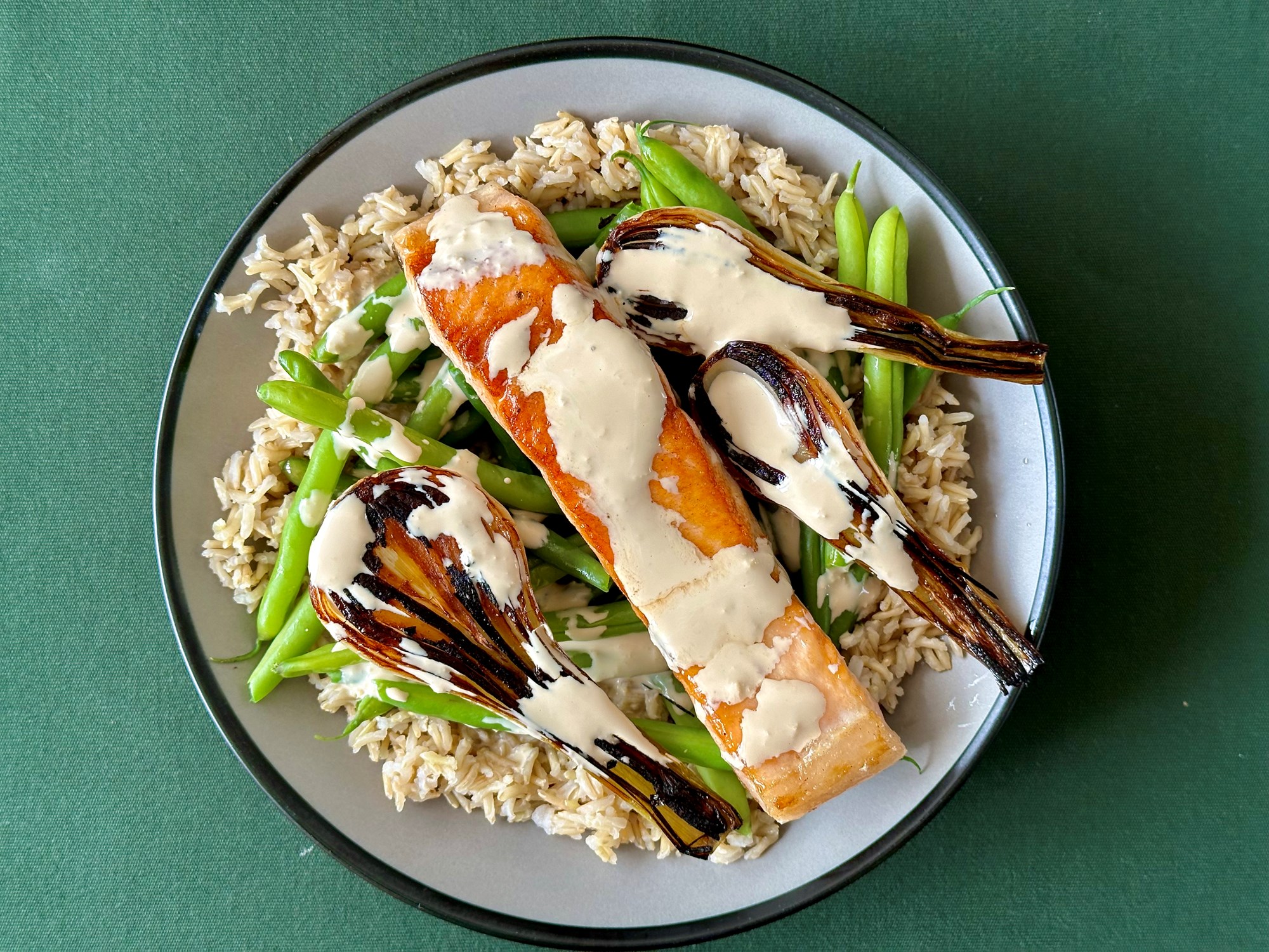 Bowl med stegt kuller/hvilling, grønne bønner og ingefærdressing