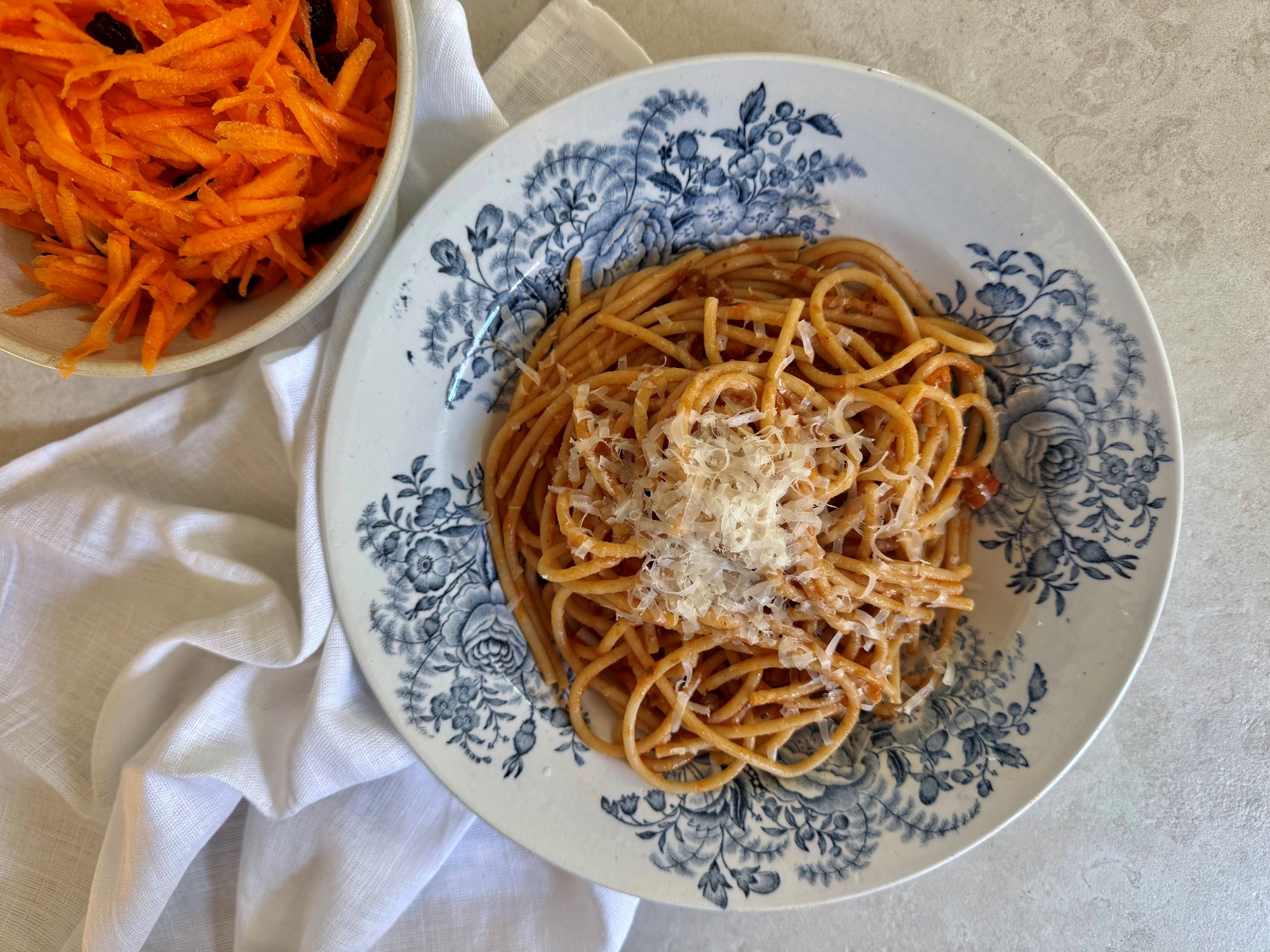 HEAT - Pasta bolognese med råkost med rosiner