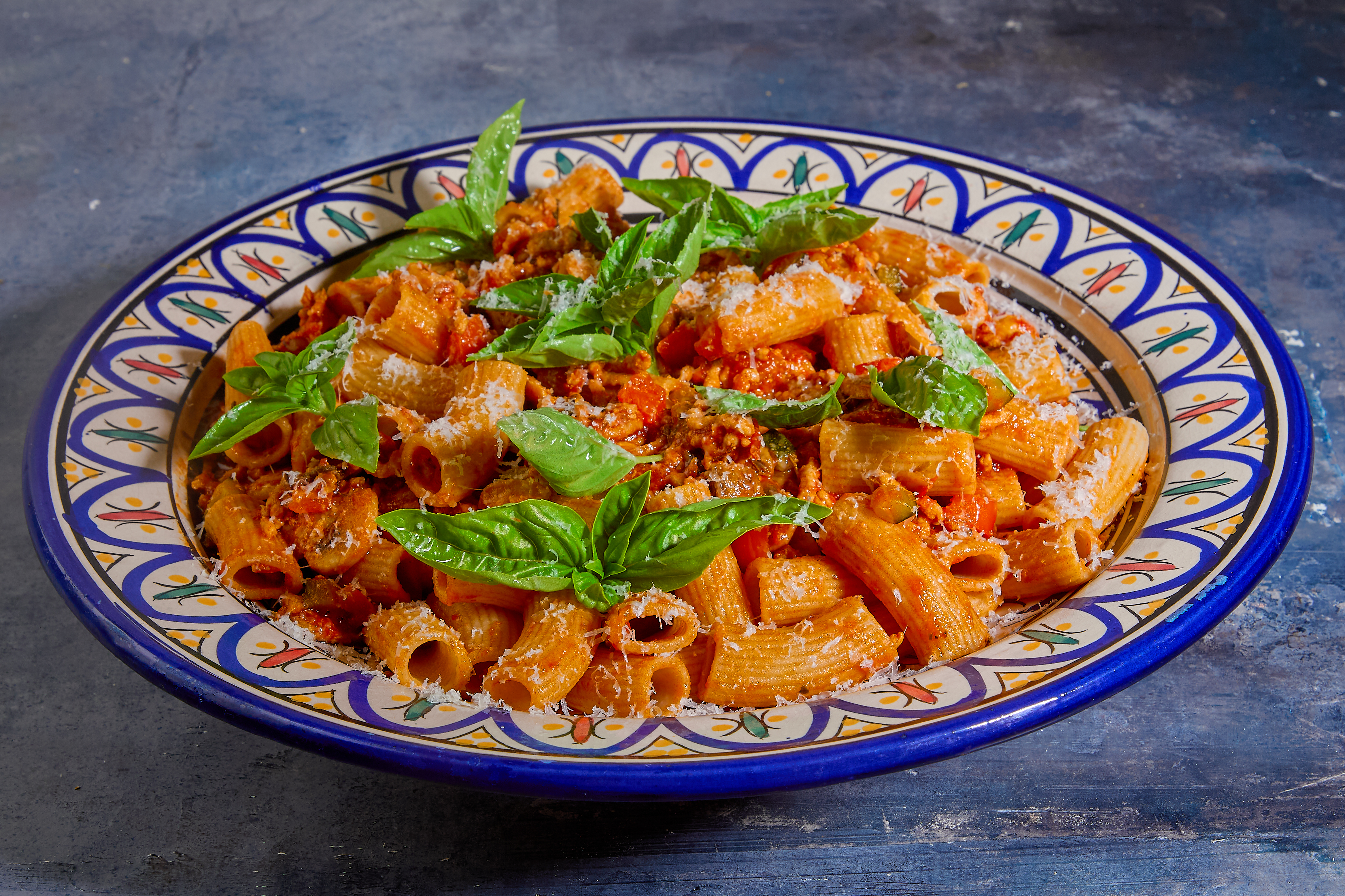 TEAM DK Håndboldspillerens Bolognese med rigatoni og masser af grønt