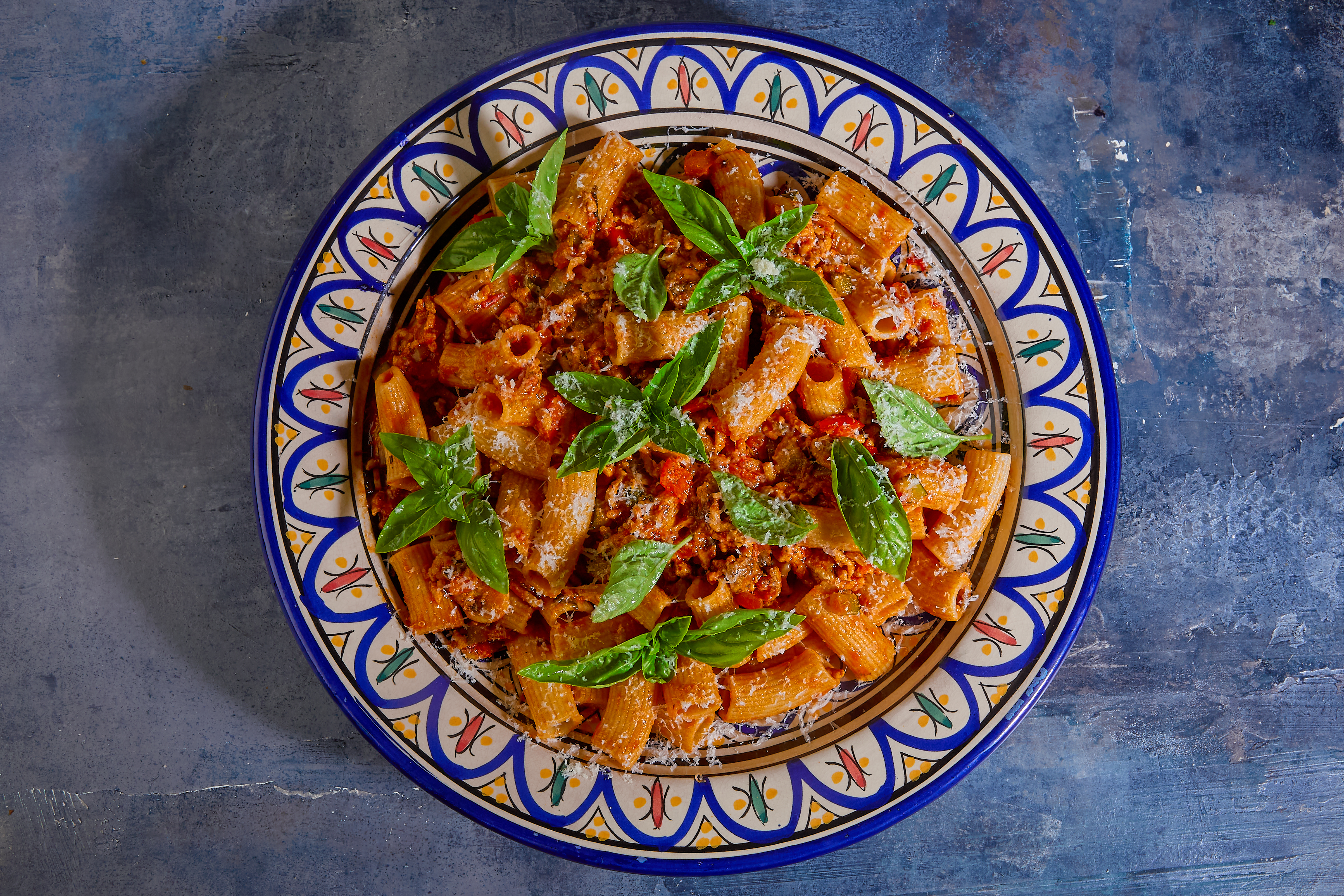 ELITE TEAM DK Håndboldspillerens Bolognese med rigatoni og masser af grønt