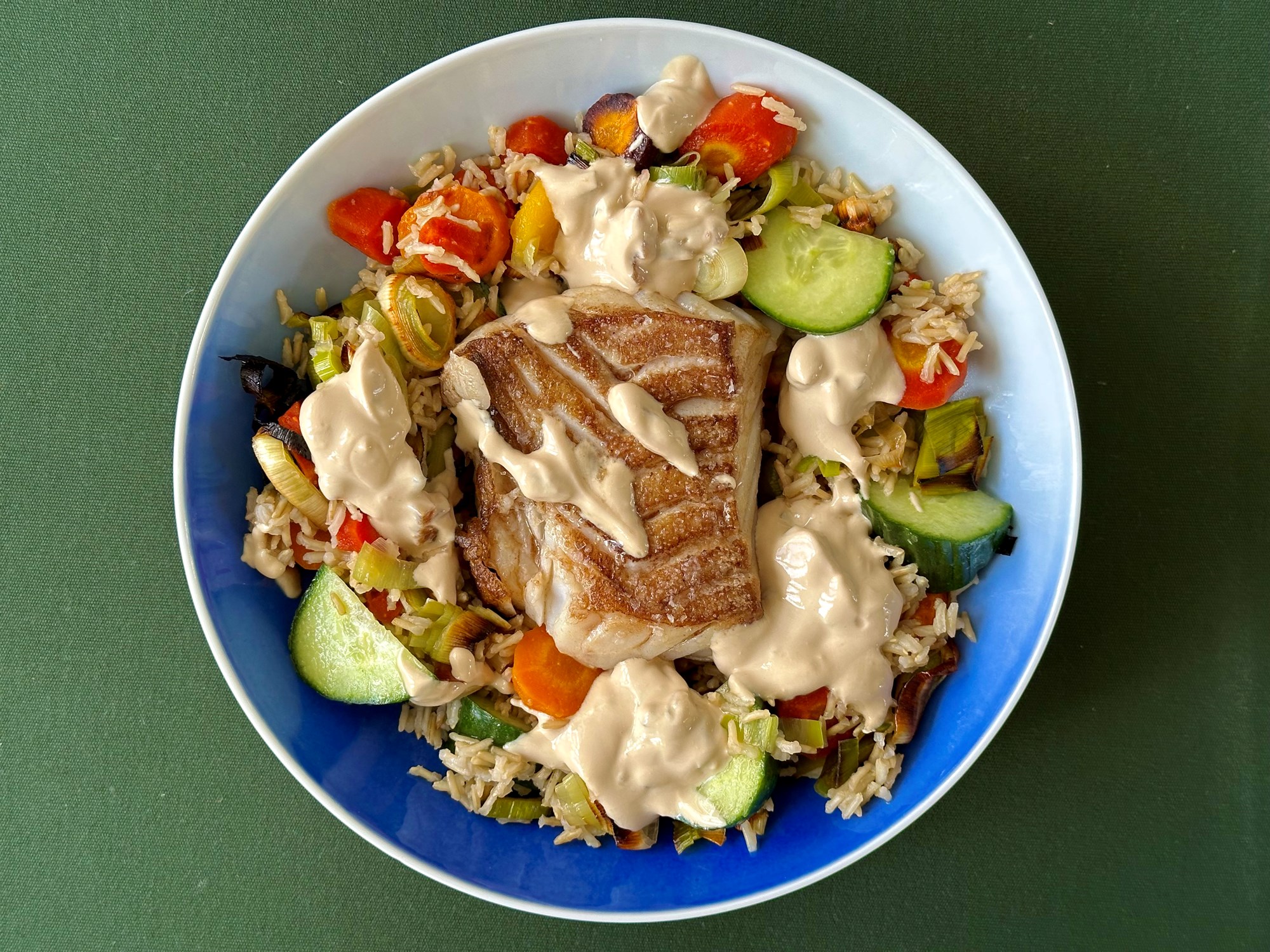 Stegt kulmule med grillede grøntsager og saltet yoghurt