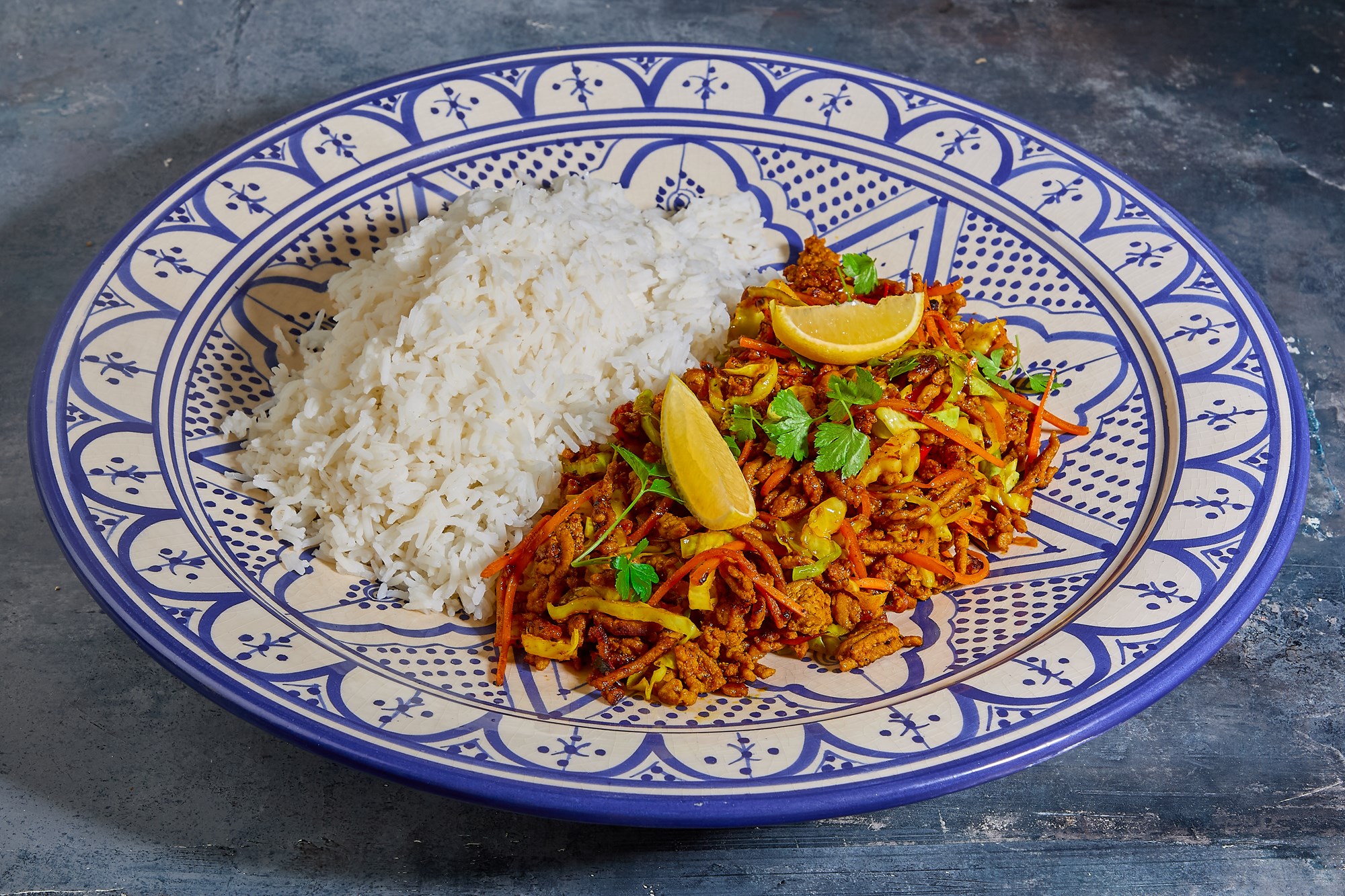 Malaysisk wok med gris, kål og gulerødder