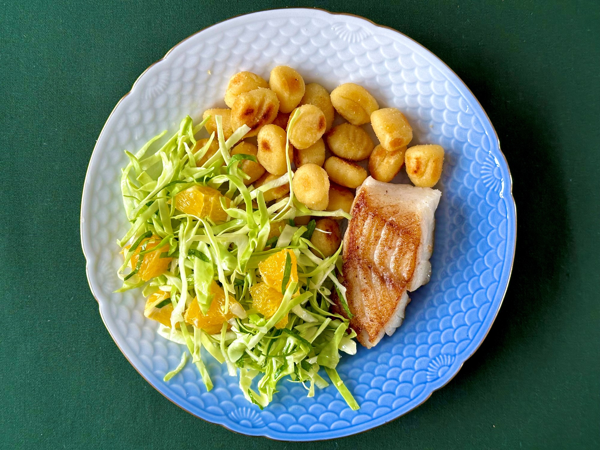 Stegt kuller med gnocchi, appelsin og spidskål