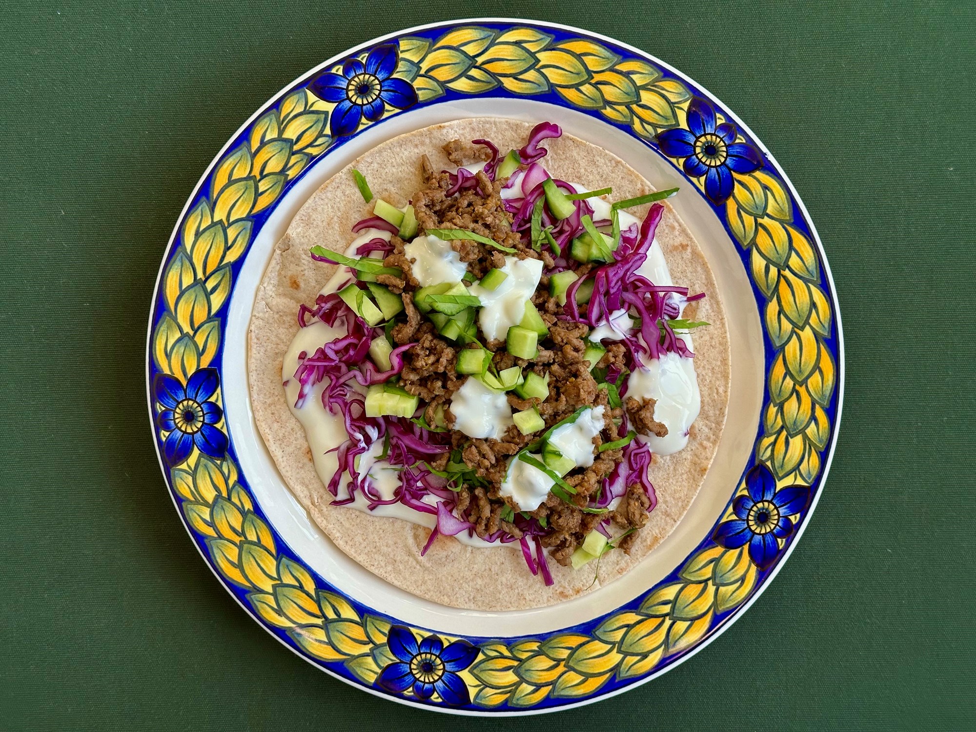 Durum med kebab, creme frisk dressing og rød spidskål