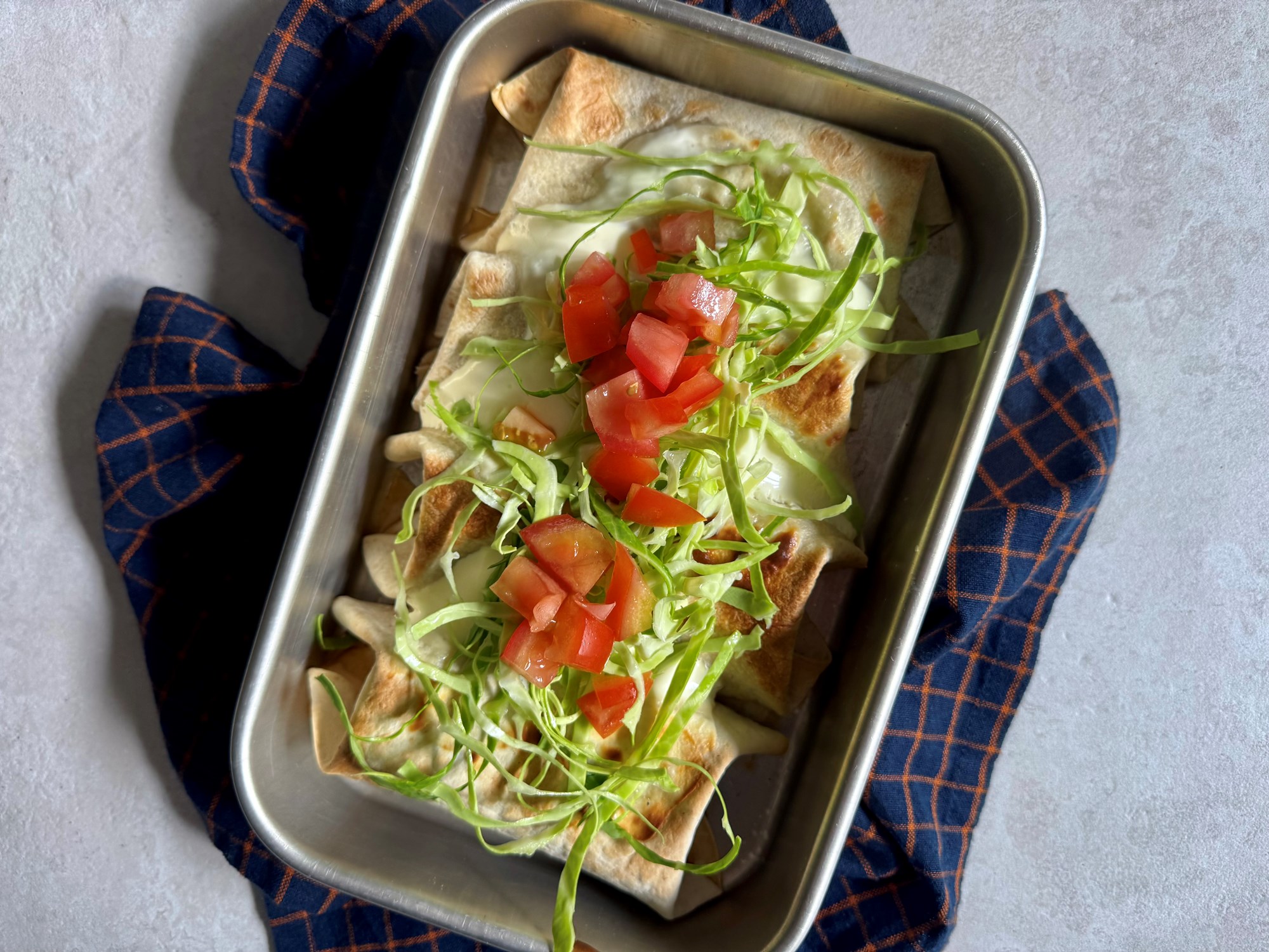 HEAT - burritos med chili con carne, creme fraiche og tomat