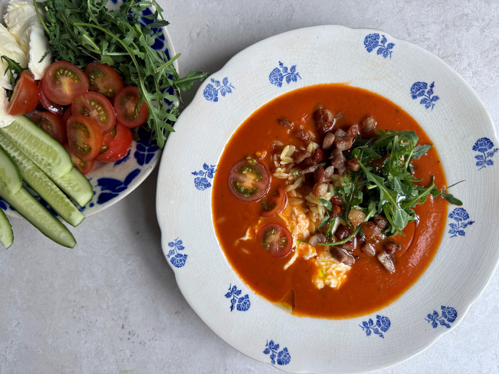 HEAT - Tomatsuppe med orzo, mozzarella og bacon