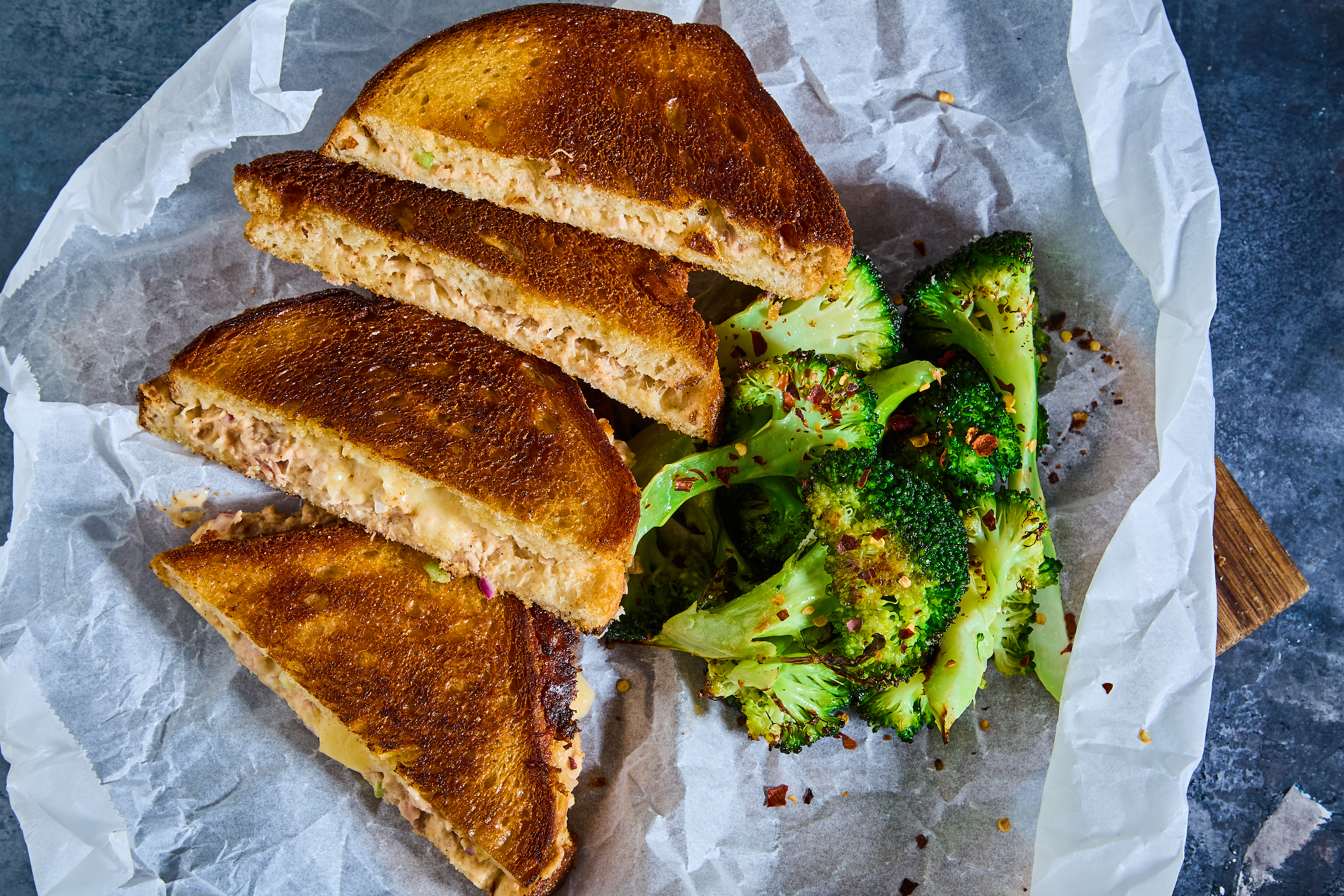 Team DK Roerens tuna melt sandwich med lynstegte broccoli