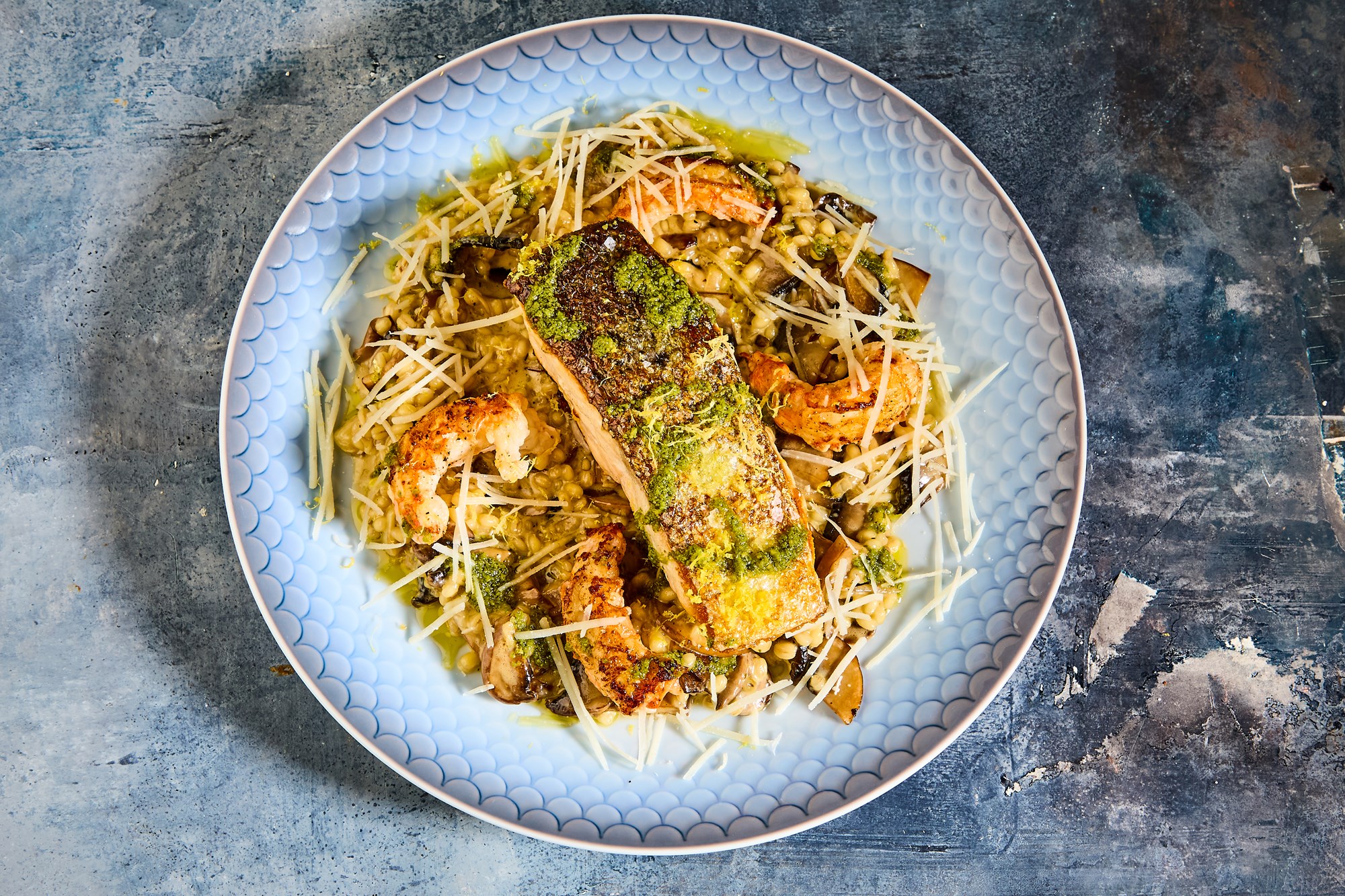 Skagen Salmon og stegte jomfruhummerhaler med svampe-bygotto & brøndkarse