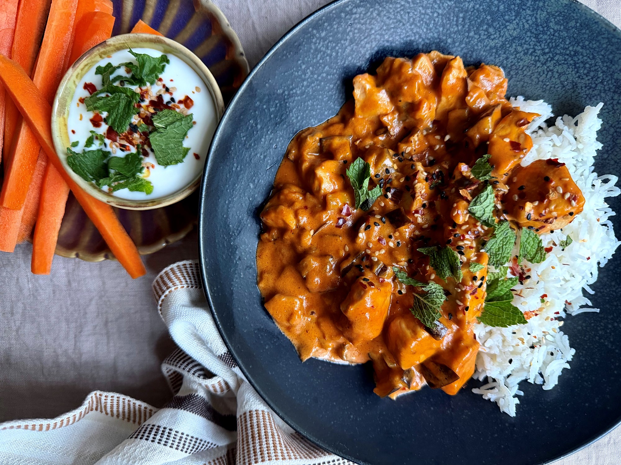 Kylling al la tandoori masala med aubergine og ris