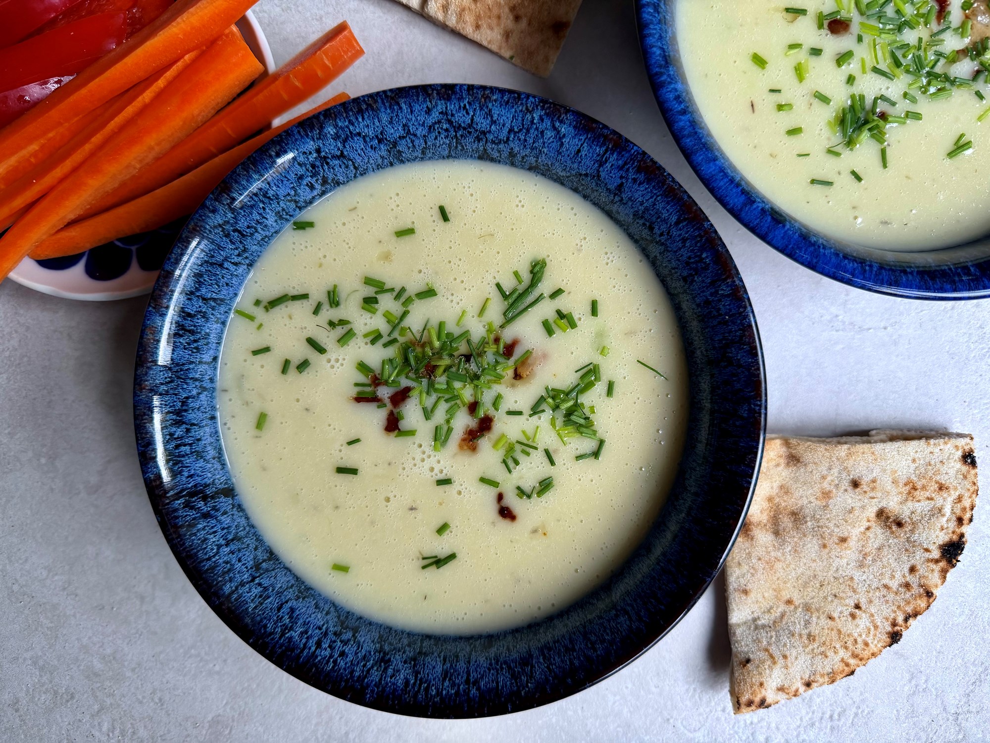 HEAT - kartoffel porresuppe med bacon og lune pitabrød