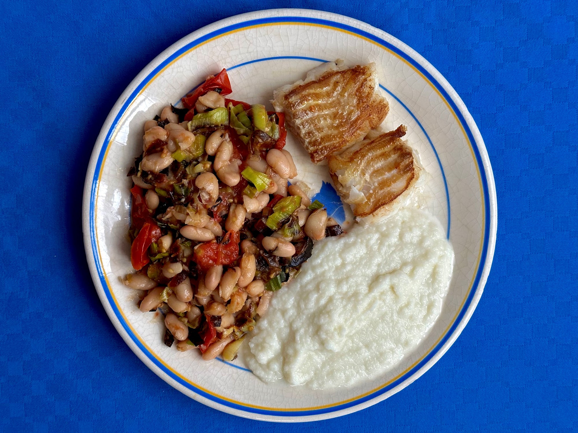 Smørstegt hvilling i blomkålscreme med grillet porre