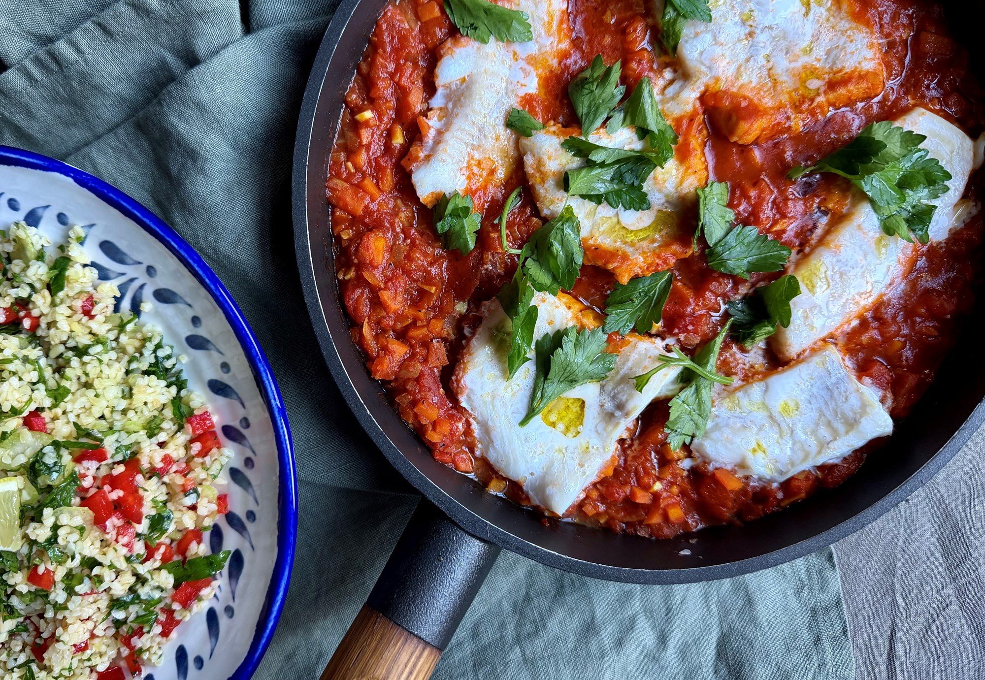 Krydret fishstew med kulmule og bulgursalat