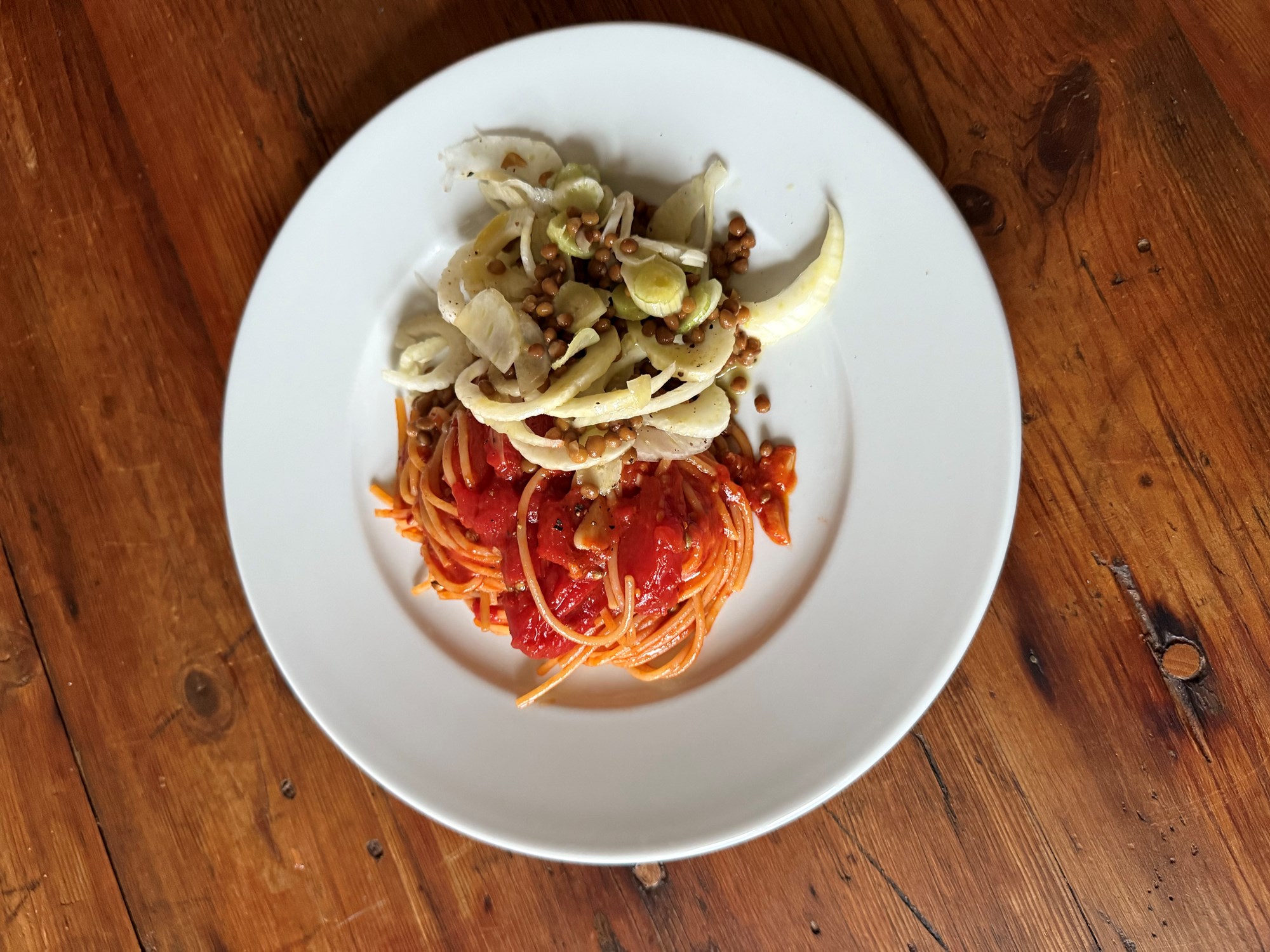 Spicy pasta pomodoro og fennikelsalat