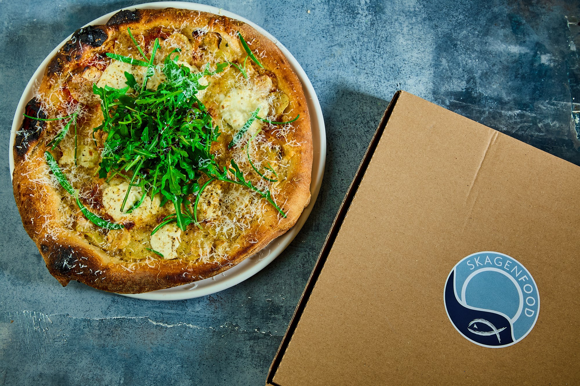 Pizza bianco med kartofler, parmesan, rosmarin og rucola