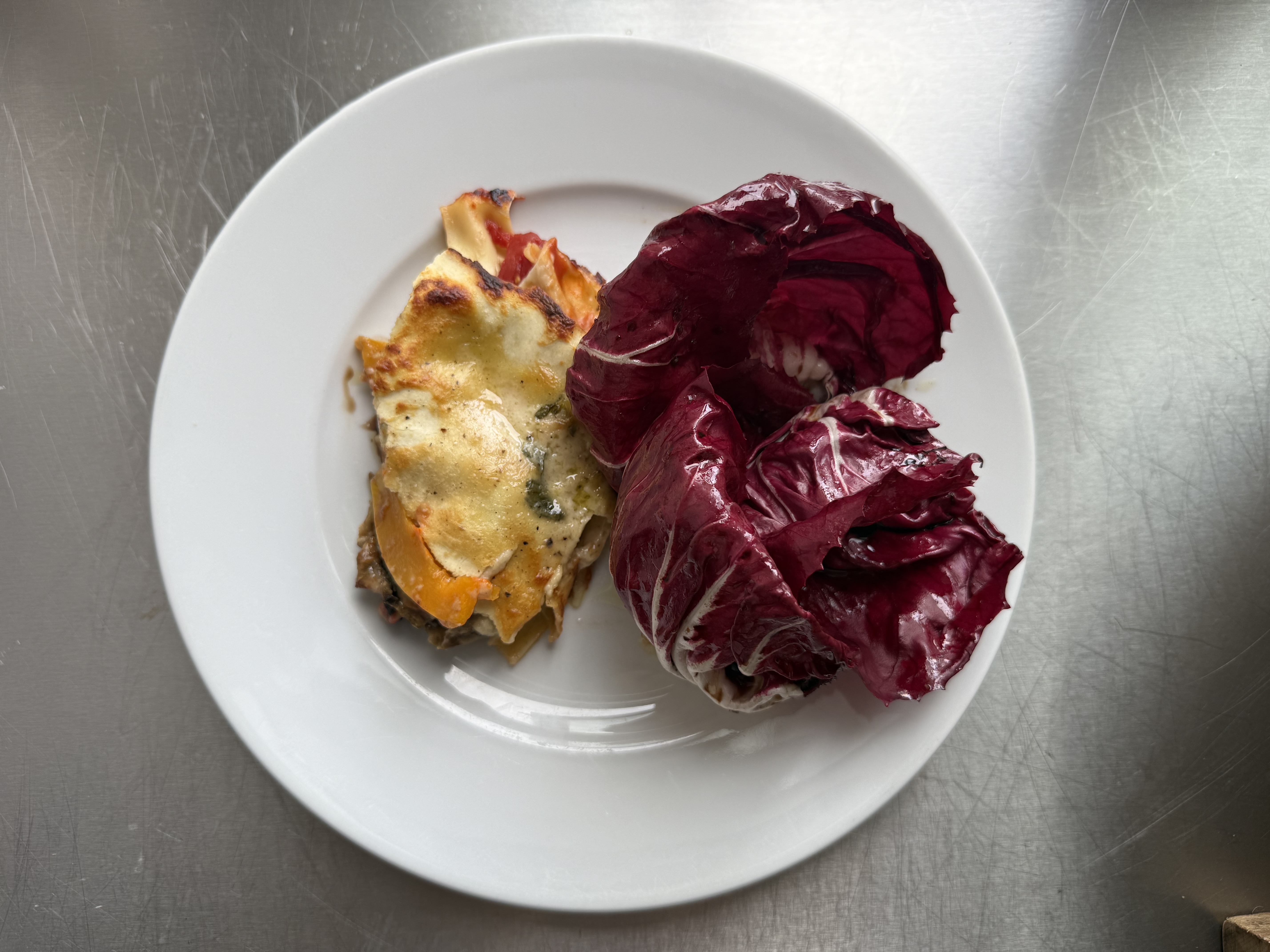 Lasagne med aubergine, butternut squash og salat