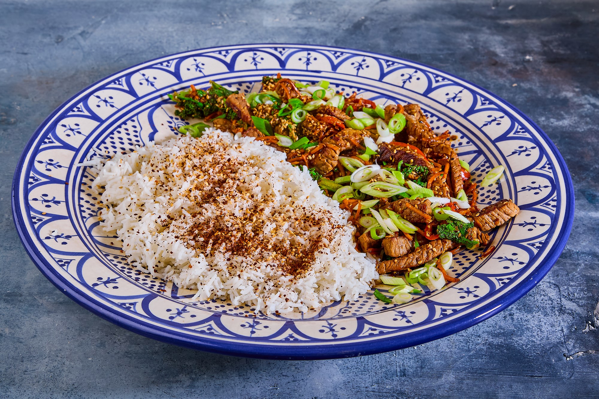 Bulgogi med ristet sesam, grønkål & ris